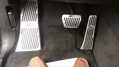 Juego de pedales deportivos de aluminio estilo BMW para BMW Serie 1, Serie 2, Serie 3, Serie 4, Serie 5, Serie 6 y Serie 7 GT (modelos 2021 en adelante)