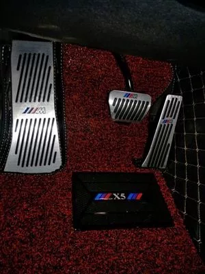 Juego de pedales deportivos de aluminio estilo BMW para BMW Serie 1, Serie 2, Serie 3, Serie 4, Serie 5, Serie 6 y Serie 7 GT (modelos 2021 en adelante)