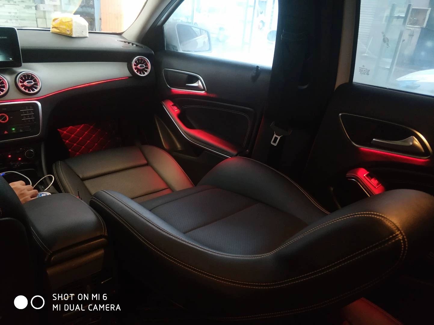 Kit de iluminación ambiental para Mercedes-Benz GLA/CLA/A-Class/B-Class con diseño de rejilla de ventilación en espiral