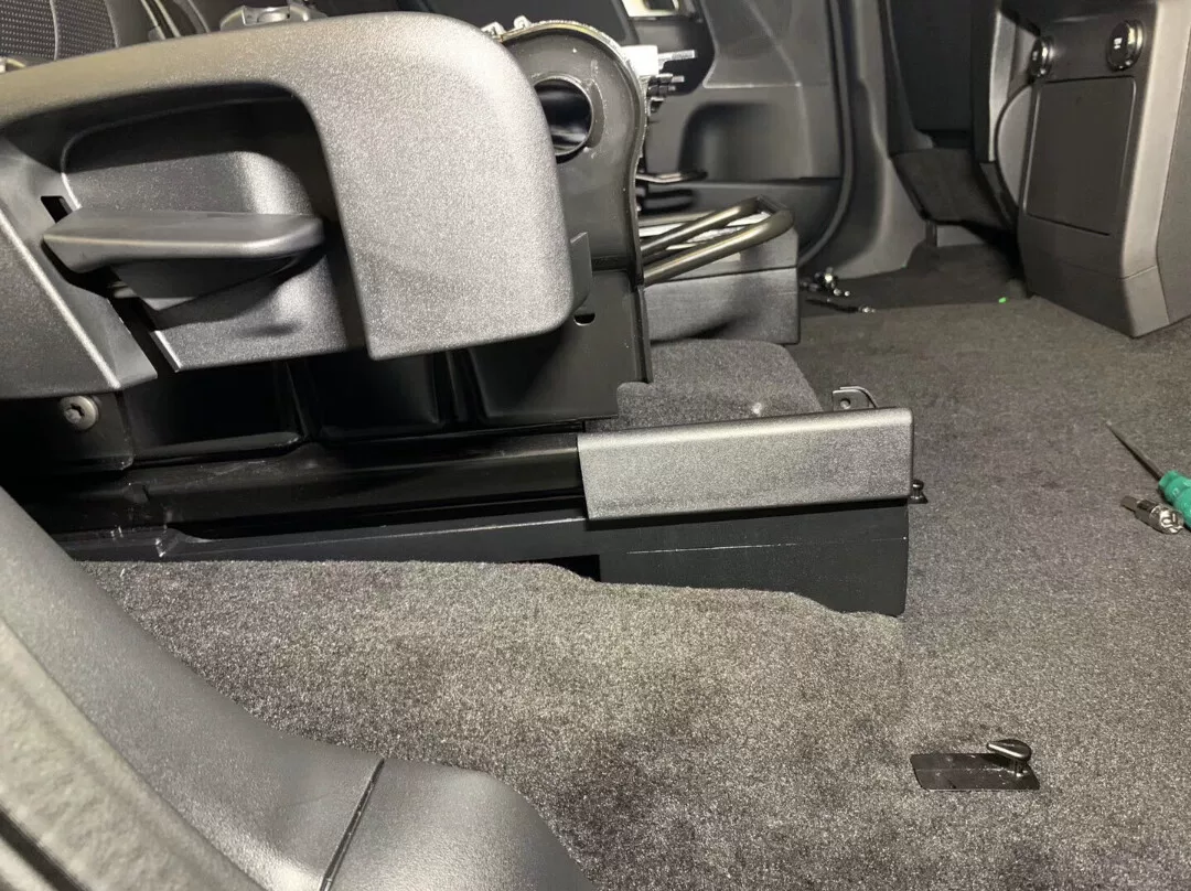 Land Rover Discovery 5 Rear Seat Height Extension Kit – Easy Bolt-On Upgrade for Better Visibility and Comfort