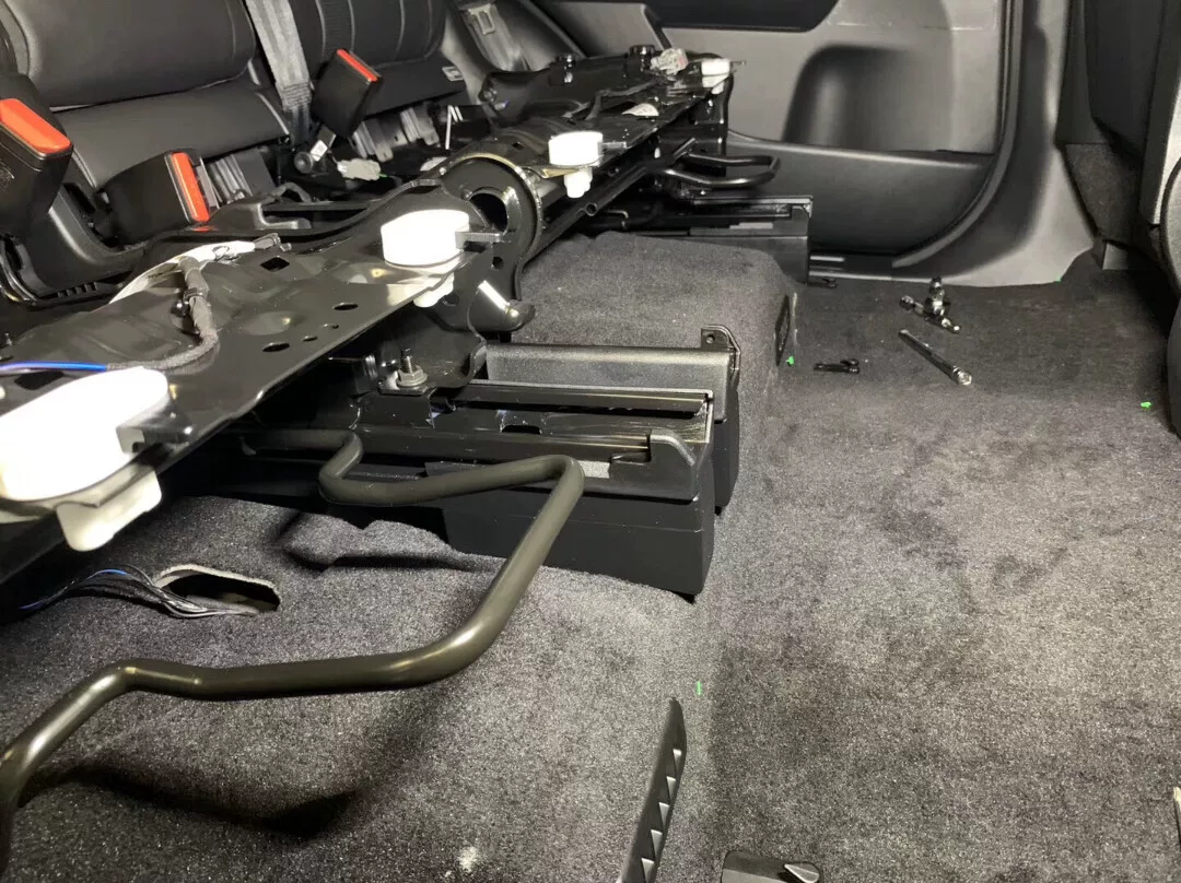 Land Rover Discovery 5 Rear Seat Height Extension Kit – Easy Bolt-On Upgrade for Better Visibility and Comfort