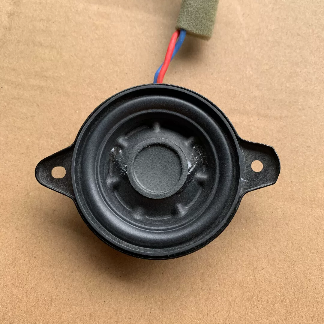 Land Rover Range Rover Autobiography – Premium Meridian 825W Rear Surround Midrange Speakers (Installed Under Rear Windscreen)