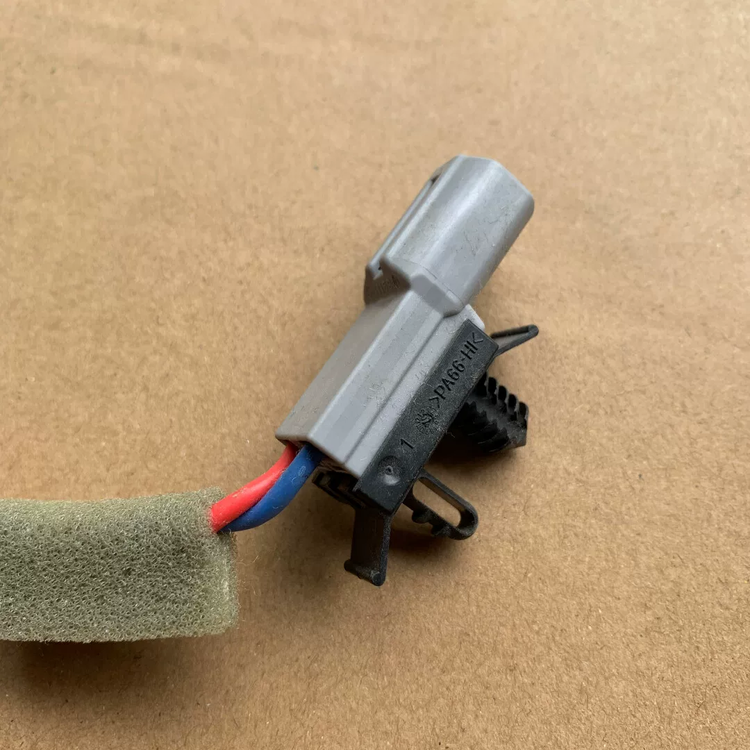 Land Rover Range Rover Autobiography – Premium Meridian 825W Rear Surround Midrange Speakers (Installed Under Rear Windscreen)