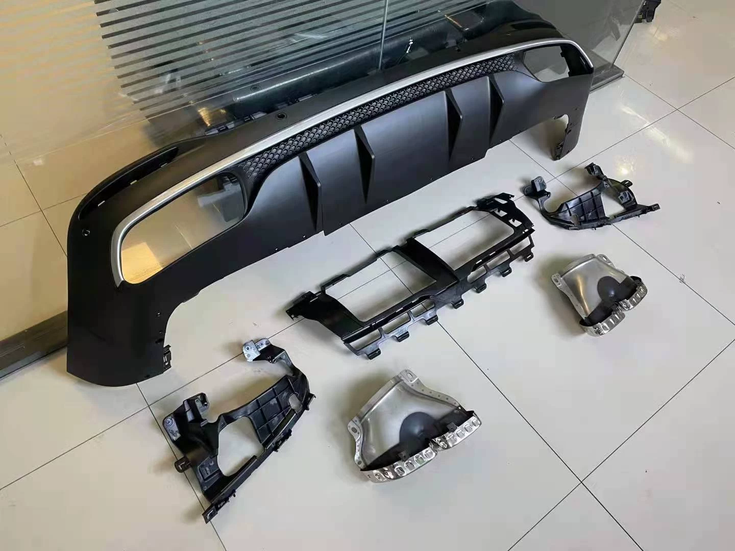 Kit de alerón trasero y escape trasero estilo AMG para Mercedes-Benz GLE/GLS 2020+ (compatible con GLE63/GLS63)