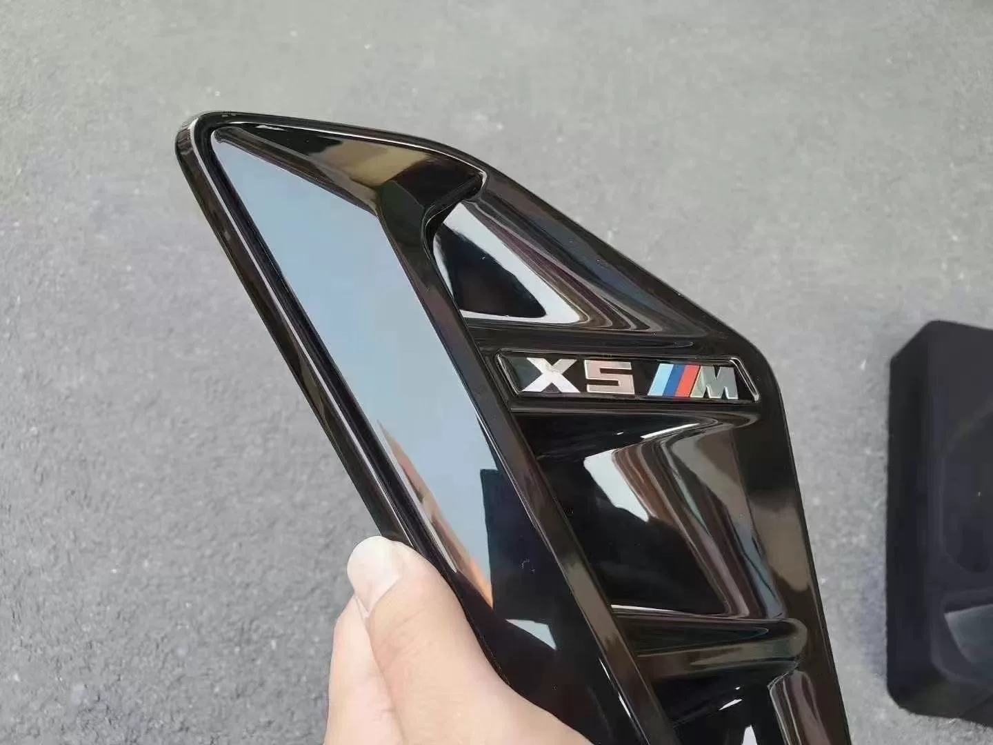 BMW Replacement Side Fender Vents, Original Clip Fitment