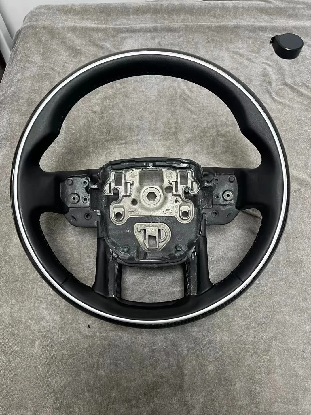 Luxury Carbon Fiber & Walnut Wood Steering Wheel for Land Rover Range Rover, Evoque, Sport, Defender, Discovery