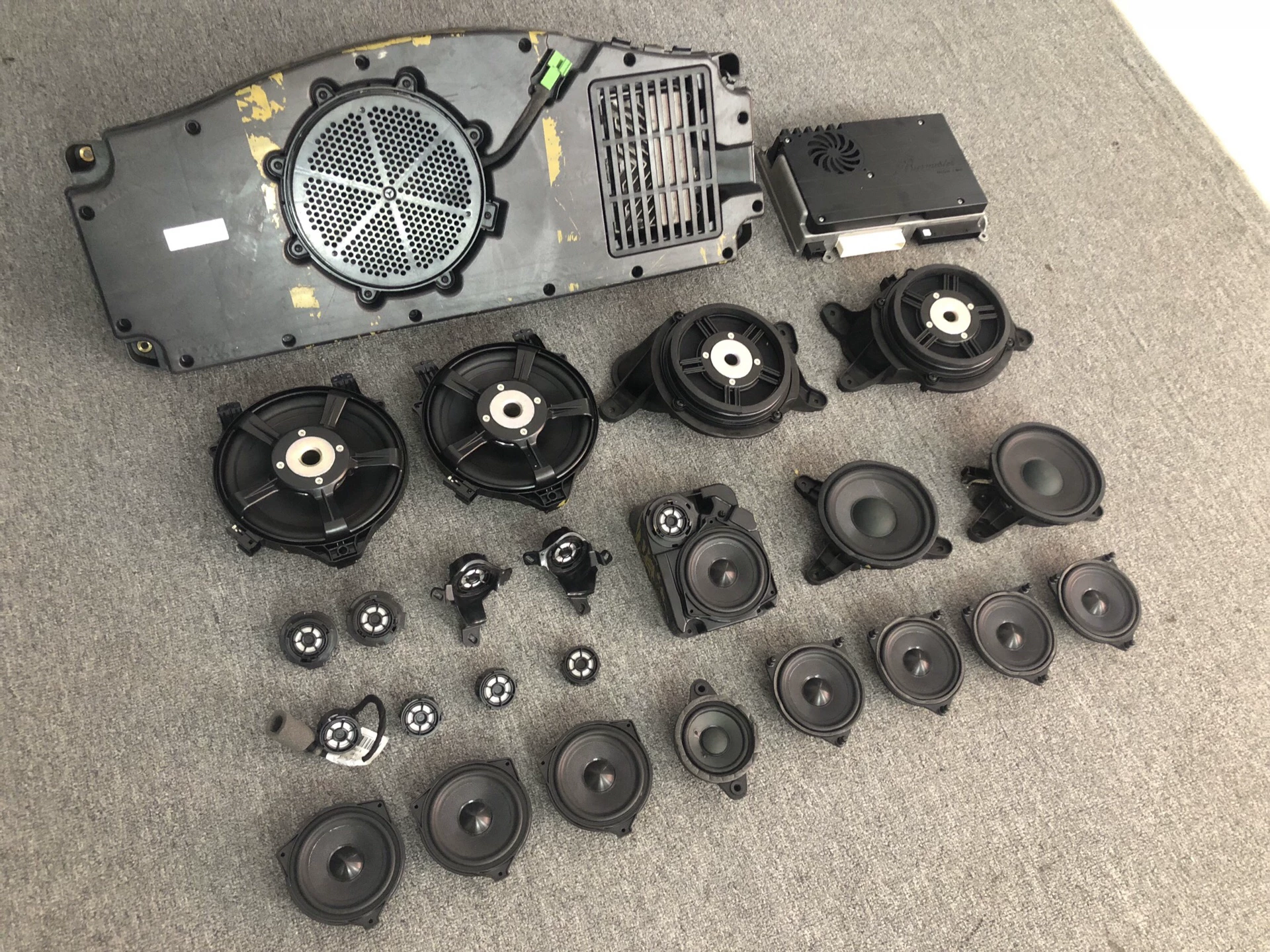 Sistema de som de alta qualidade Burmester instalado de fábrica para o Mercedes-Benz Classe S Coupé C217