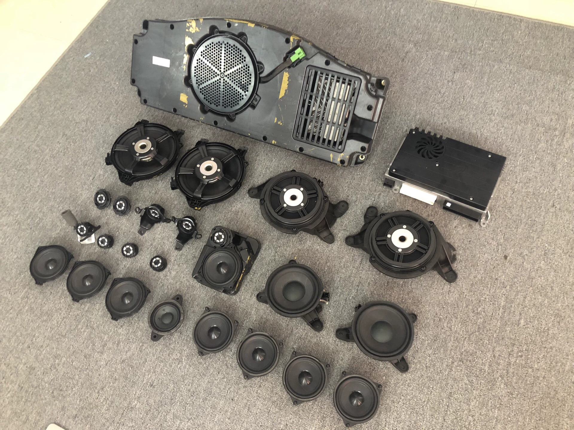 Sistema de som de alta qualidade Burmester instalado de fábrica para o Mercedes-Benz Classe S Coupé C217