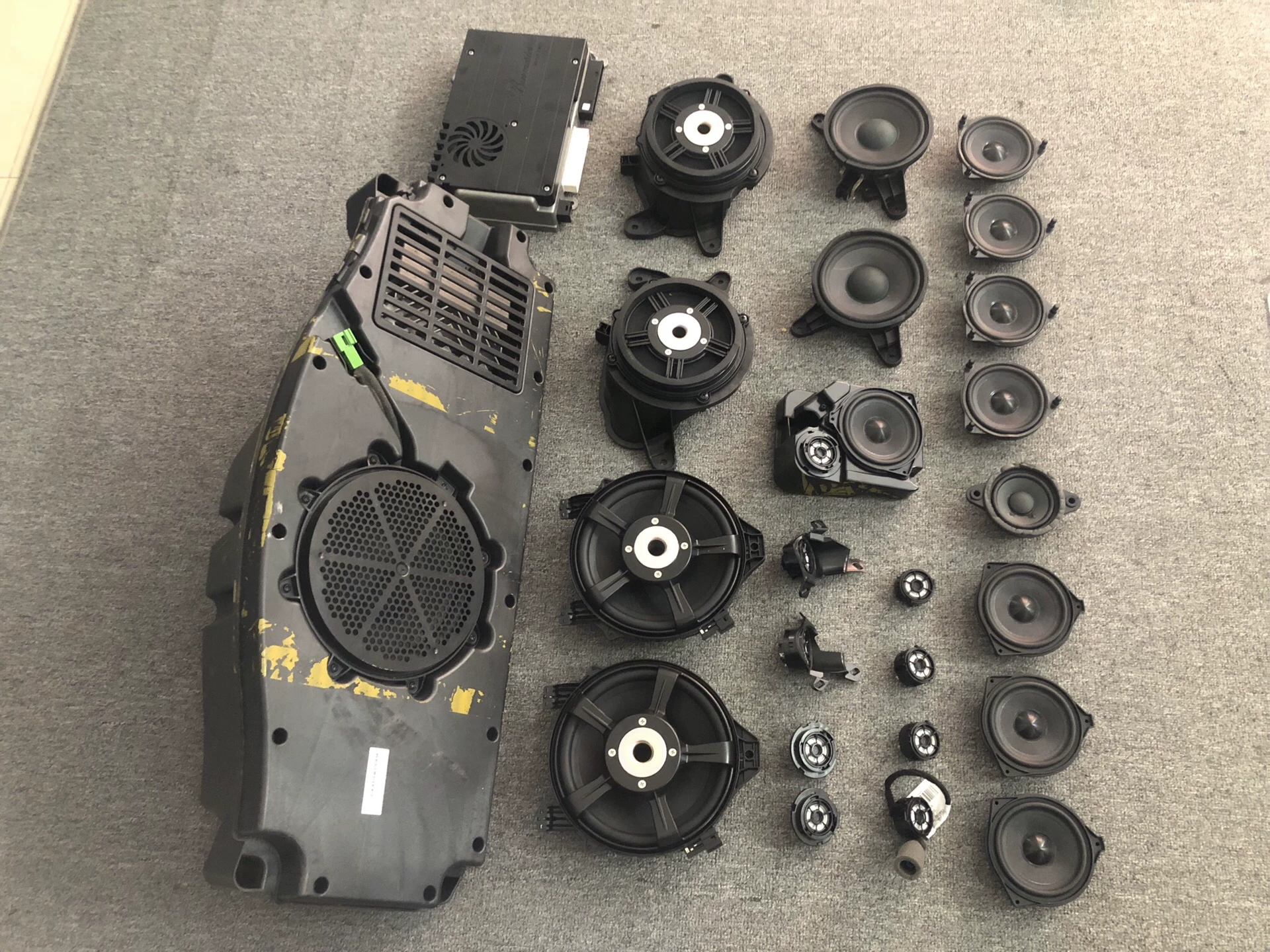 Sistema de som de alta qualidade Burmester instalado de fábrica para o Mercedes-Benz Classe S Coupé C217