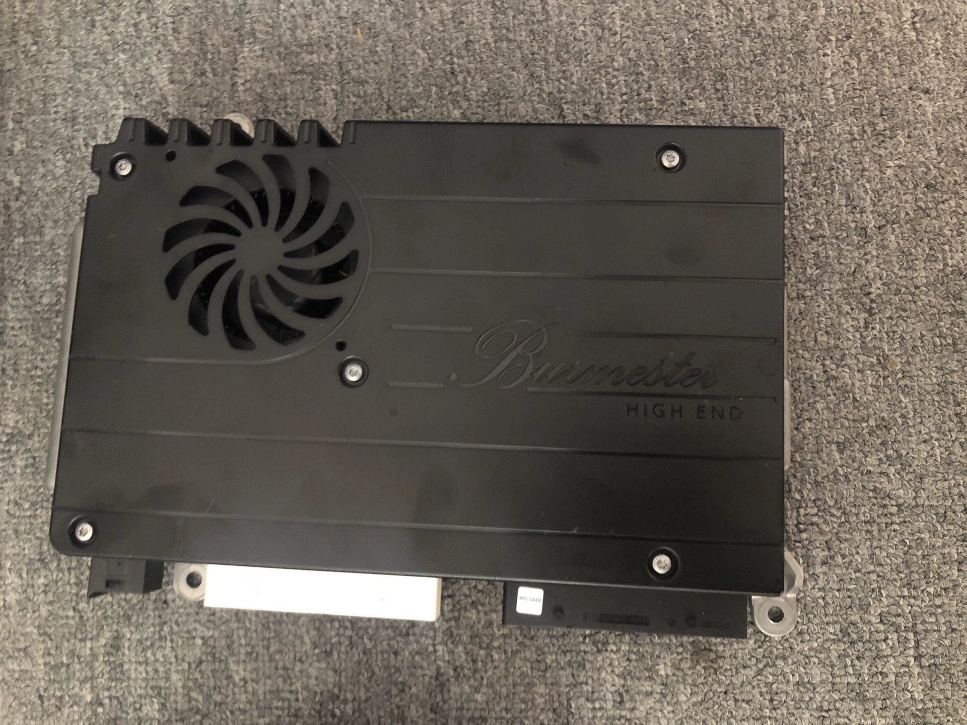 Sistema de som de alta qualidade Burmester instalado de fábrica para o Mercedes-Benz Classe S Coupé C217
