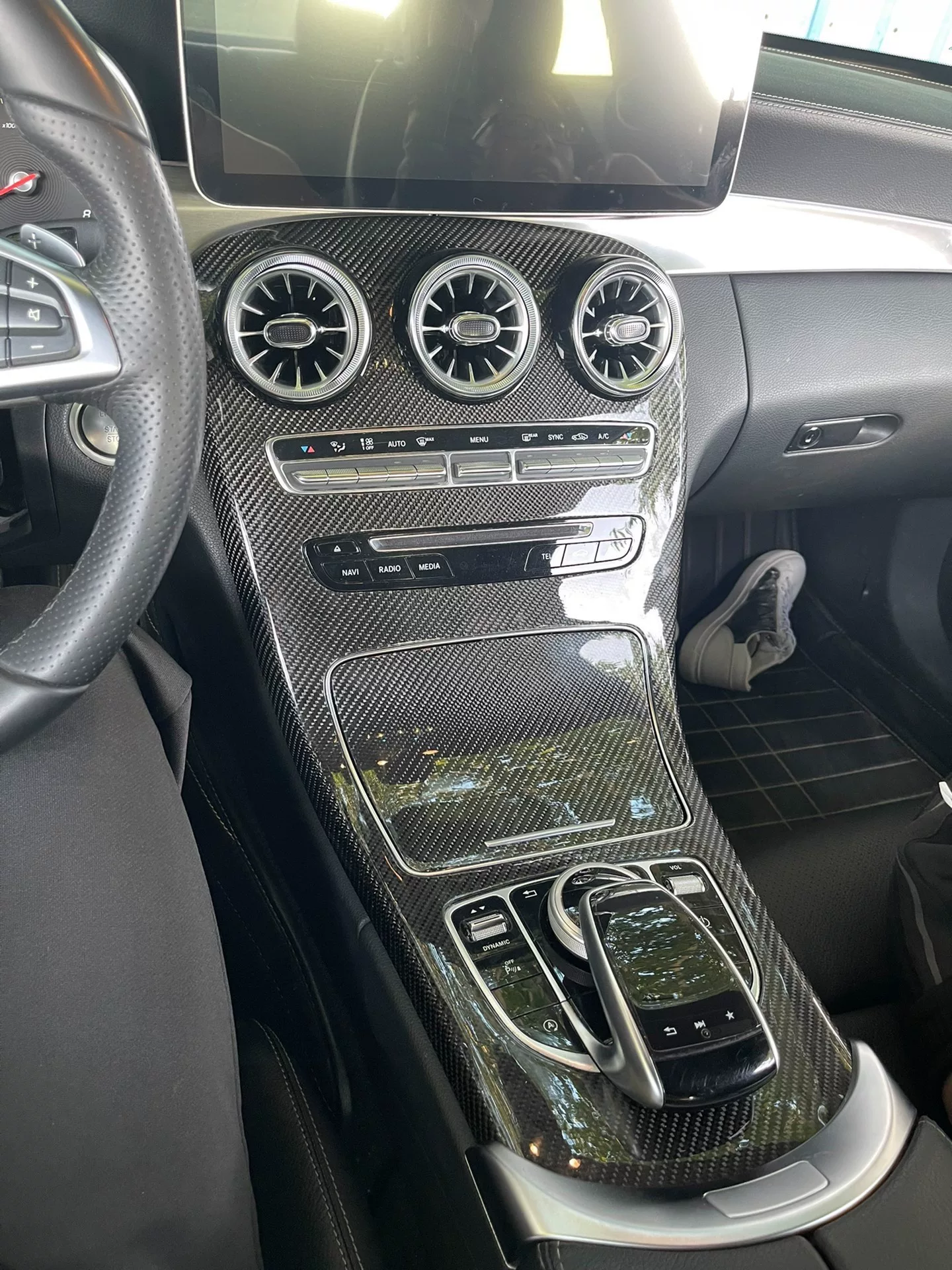 Kit de molduras para la consola central en fibra de carbono para Mercedes-Benz C43 / C63 (W205) – Ajuste personalizado, acabado de tejido real