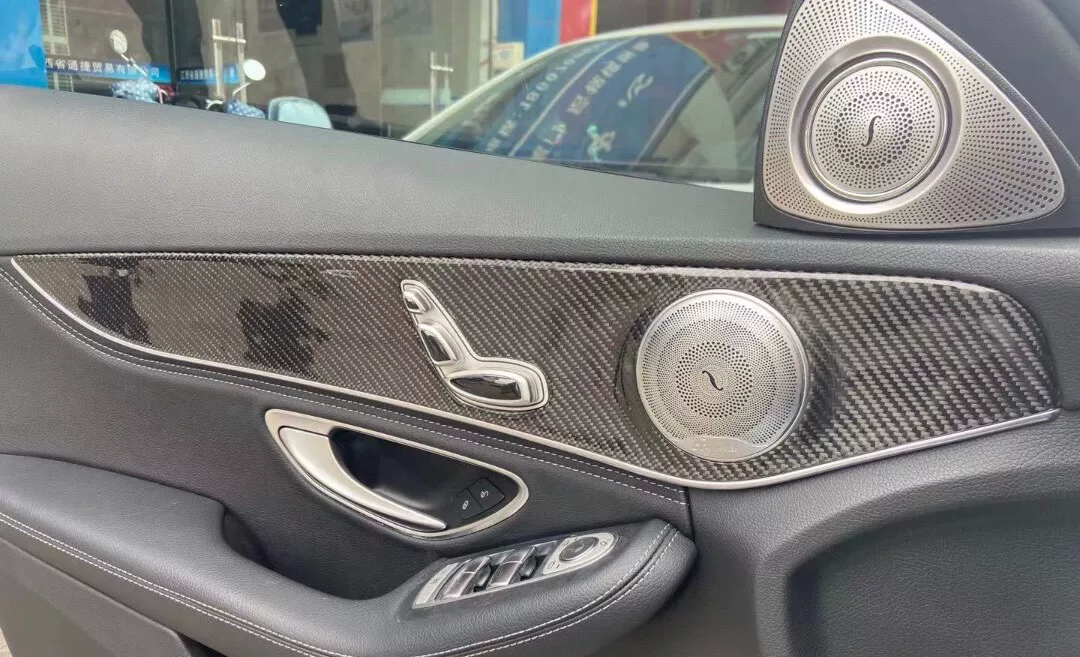 Kit de molduras para la consola central en fibra de carbono para Mercedes-Benz C43 / C63 (W205) – Ajuste personalizado, acabado de tejido real