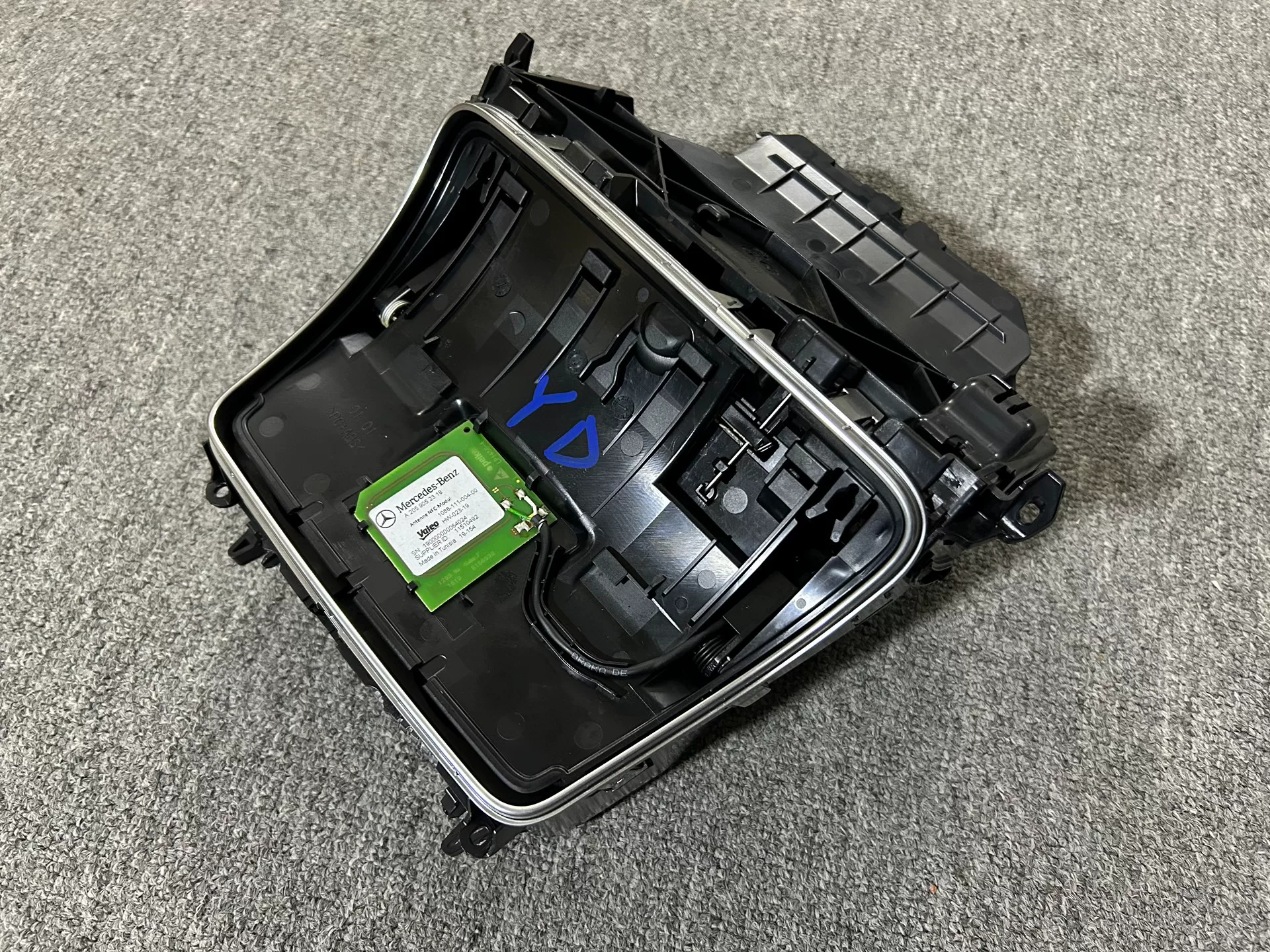 Mercedes-Benz C-Class W205/GLC-Class W253 Original Factory Wireless Charger