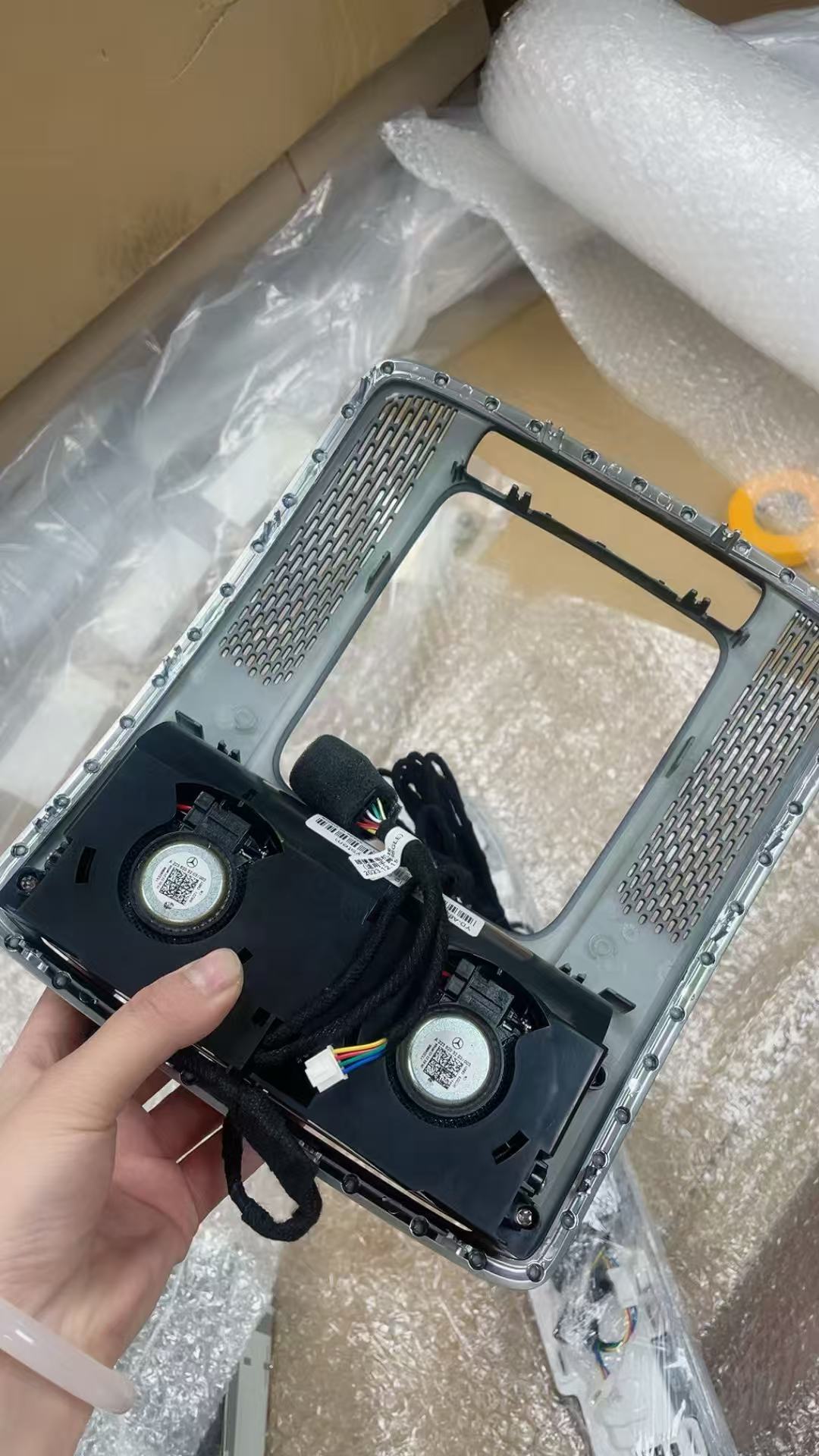 Altavoz de agudos montado en la parte superior del asiento delantero con ilumina