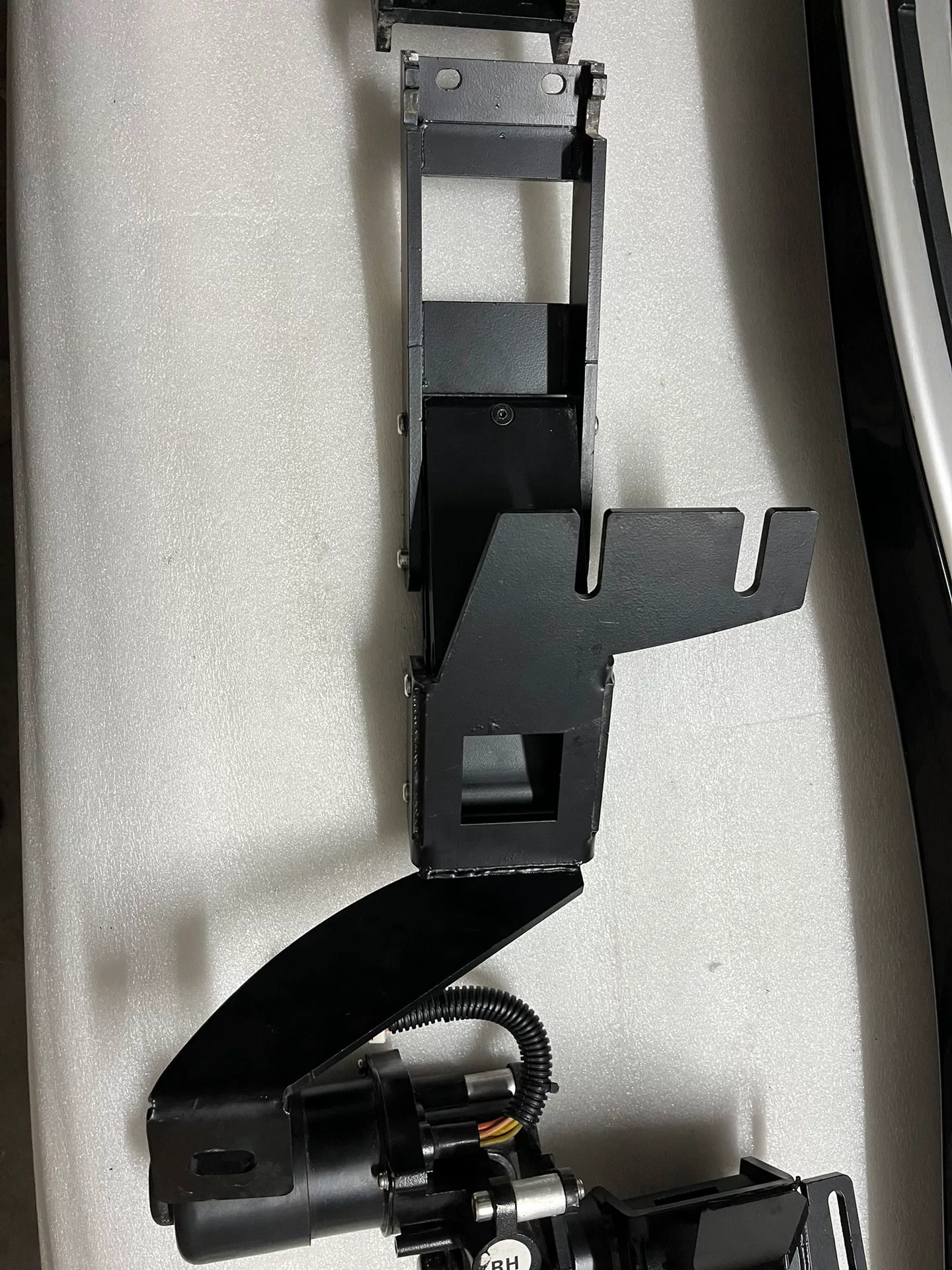 BMW X5 and X7 Power-Deployed Running Boards – Maybach-Style Design