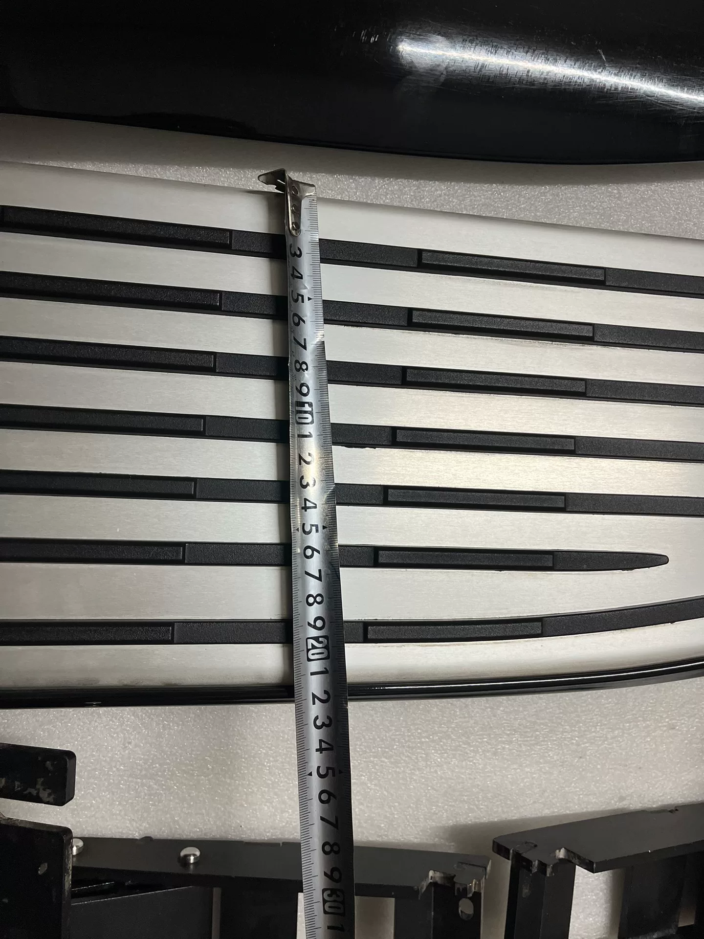 BMW X5 and X7 Power-Deployed Running Boards – Maybach-Style Design