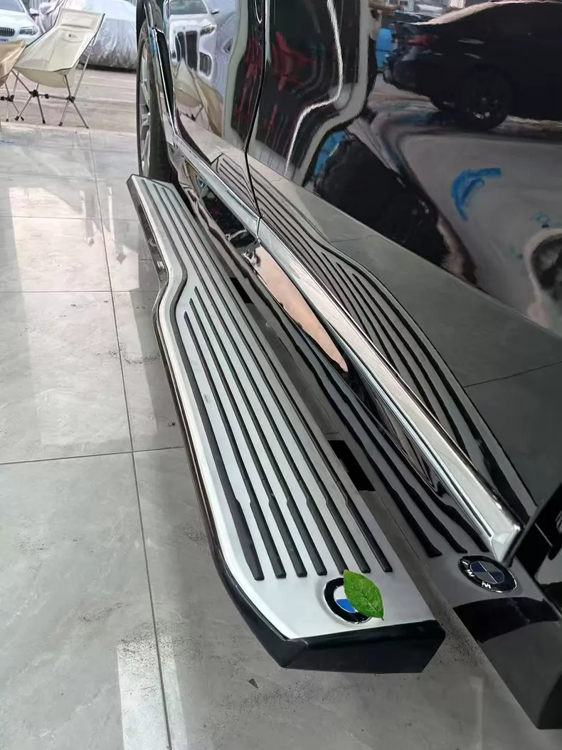 BMW X5 and X7 Power-Deployed Running Boards – Maybach-Style Design