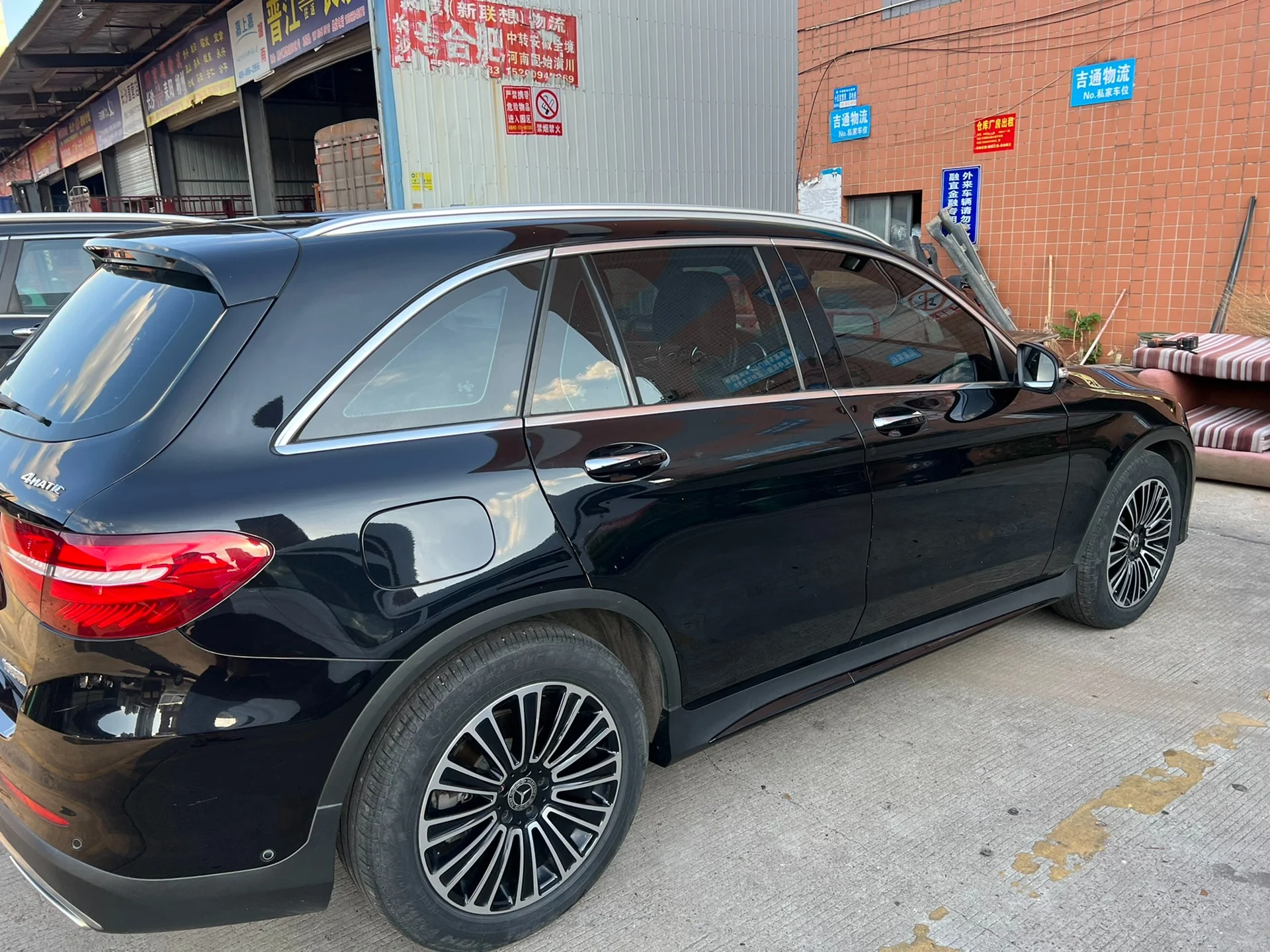 Saia lateral GLC 43/63 S para kit de carroceria AMG da Classe GLC da Mercedes-Benz