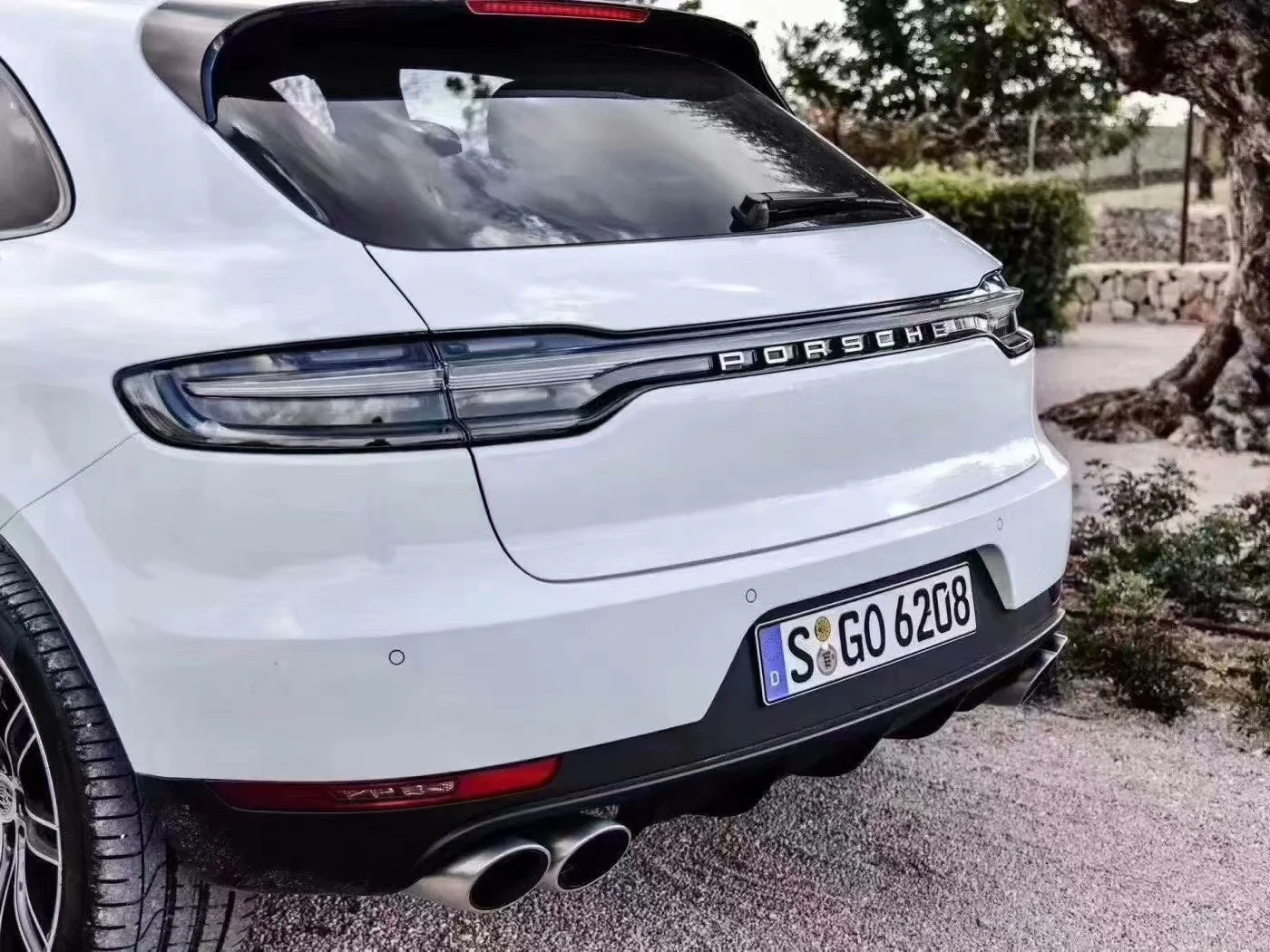 14–17 Porsche Macan: Upgrade from Old Model to New Model with Blackened, Through-Type Tail Lights