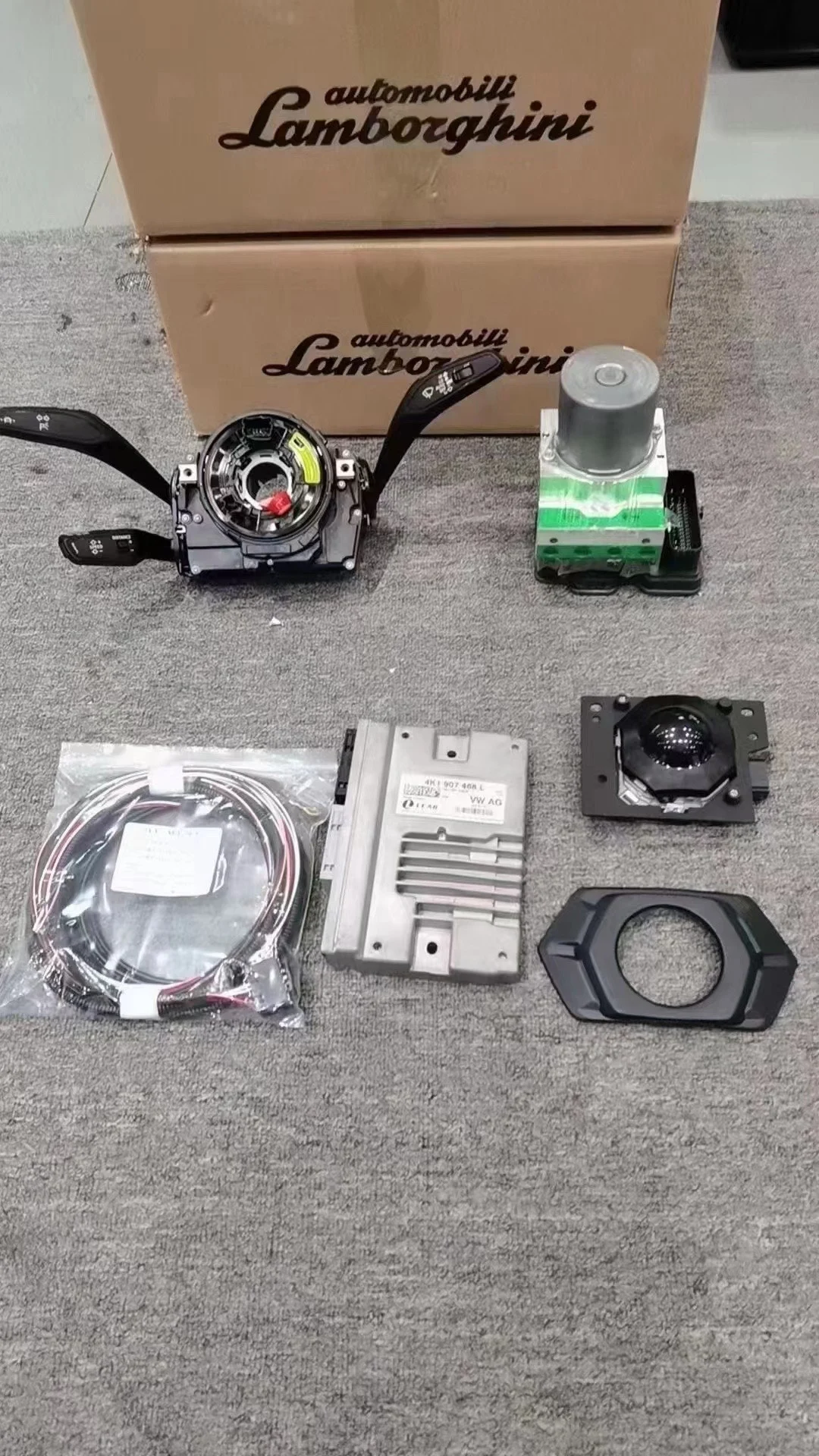 Lamborghini Urus OEM Lane Change Assist System with Carbon Fiber Mirror Housing and Adaptive Cruise Control (ACC) Package