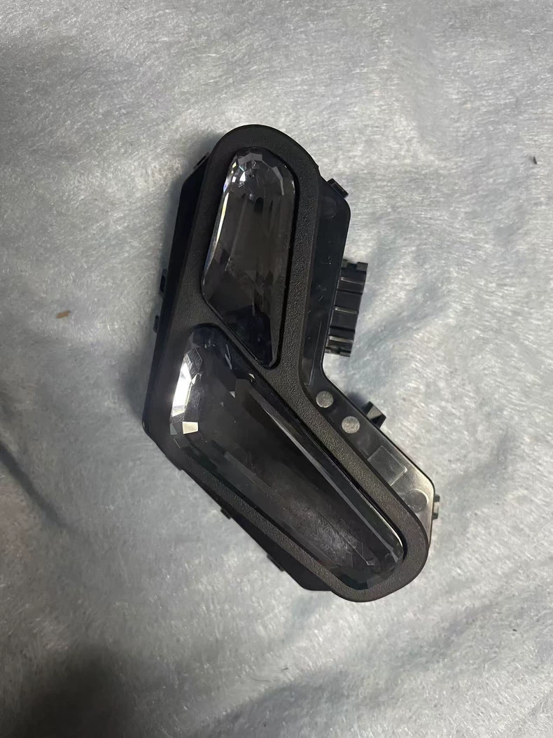 BMW G70 & i20 Genuine Crystal-Effect Power Seat Control Switch – OEM Used, Excellent Condition