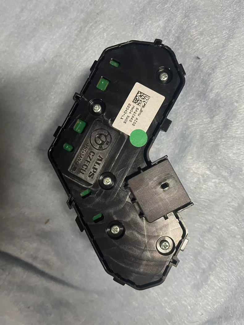 BMW G70 & i20 Genuine Crystal-Effect Power Seat Control Switch – OEM Used, Excellent Condition