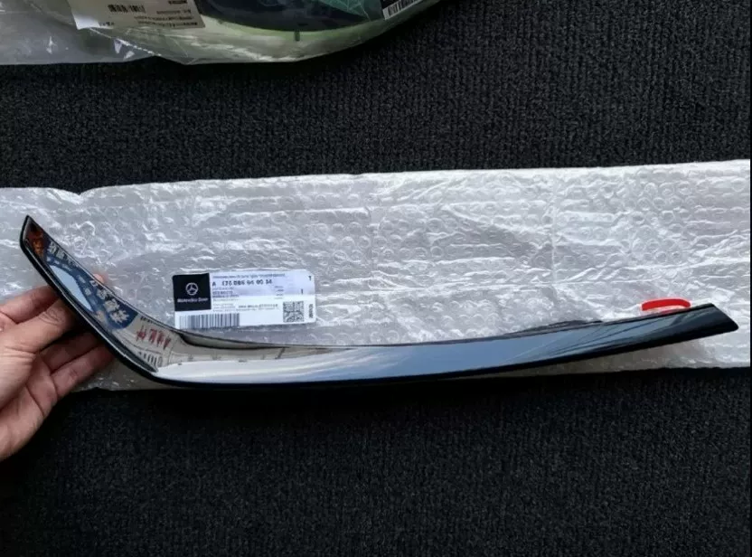 Divisor dianteiro e moldura da grade genuínos Mercedes-AMG para A45 (W176 e W177)