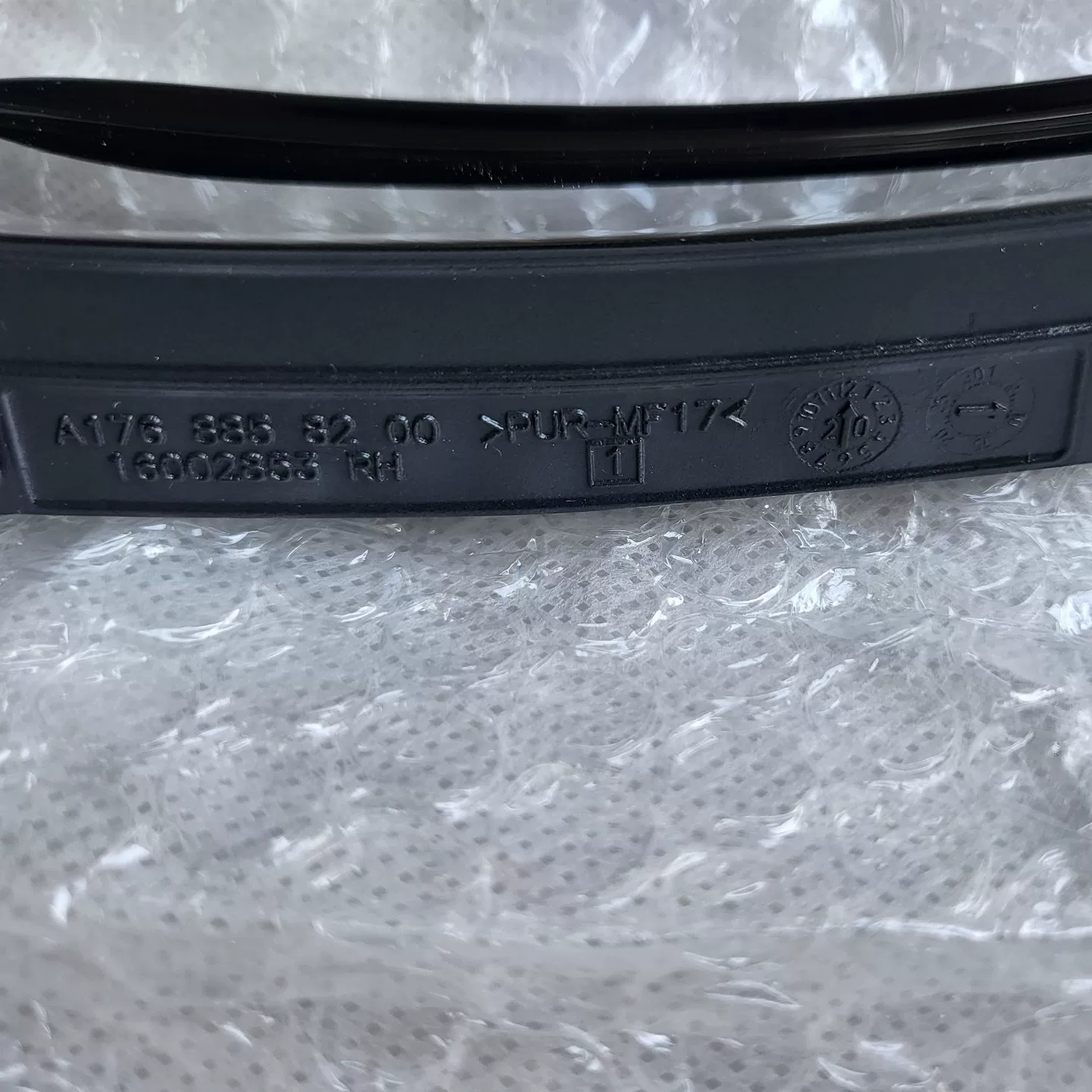 Divisor dianteiro e moldura da grade genuínos Mercedes-AMG para A45 (W176 e W177)