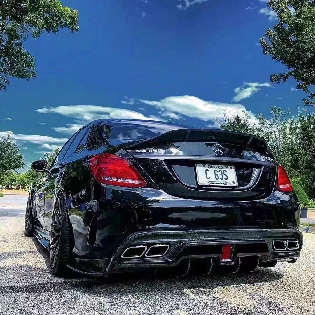 Difusor Traseiro de Fibra de Carbono com Luzes LED Integradas para Mercedes-Benz Classe C W205 (2015–2021) & C63 Sedan