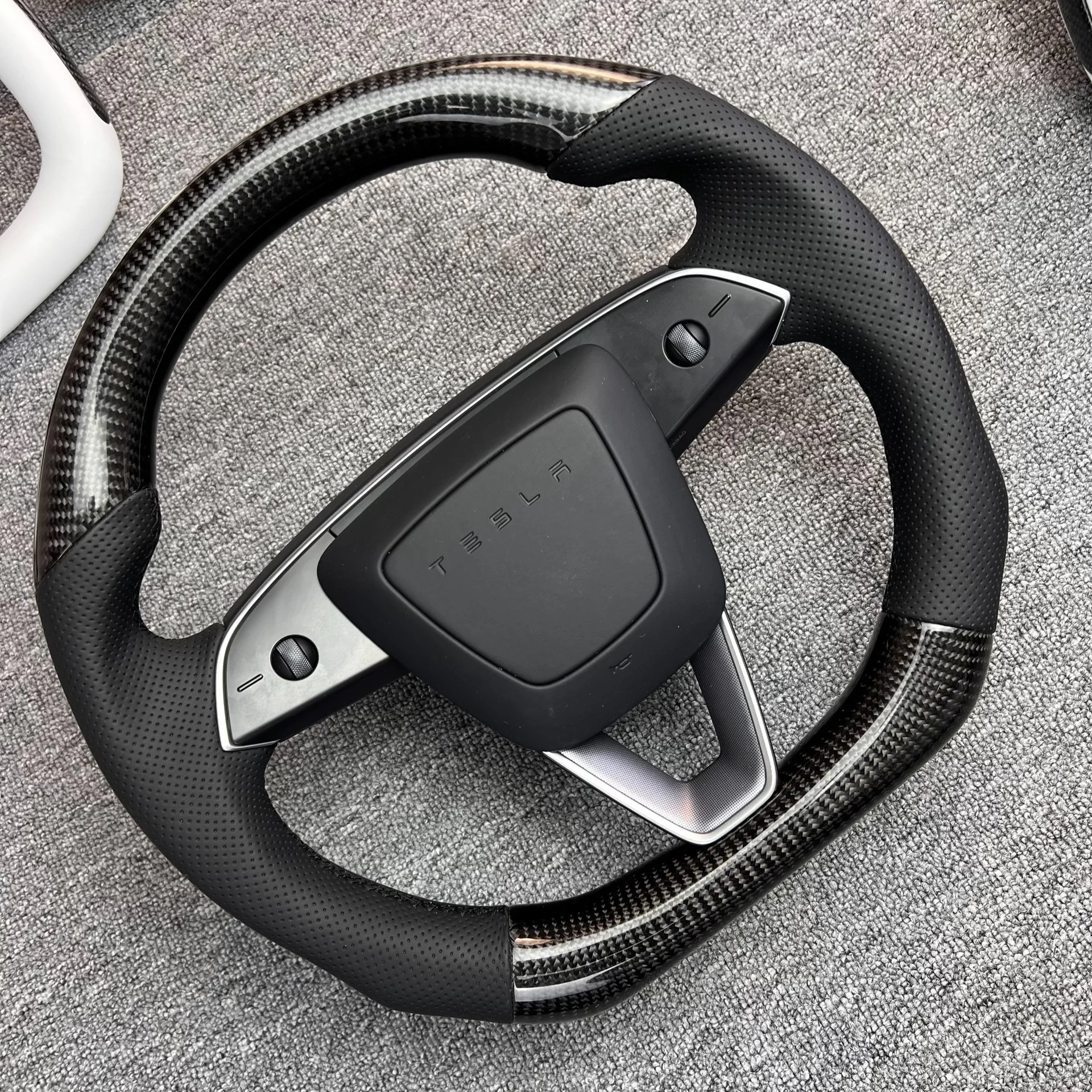 Tesla Model 3 Carbon Fiber Steering Wheel (with Heating)
