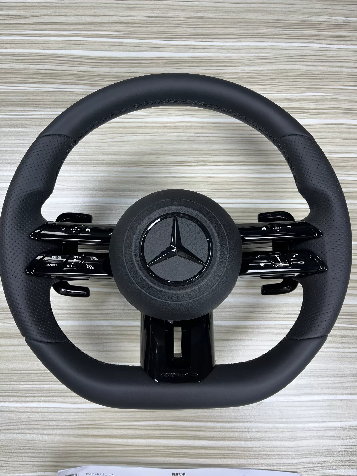 Volante de fibra de carbono AMG com disco de controle por toque OLED (botão rotativo) da Mercedes-Benz W205/W213/W222