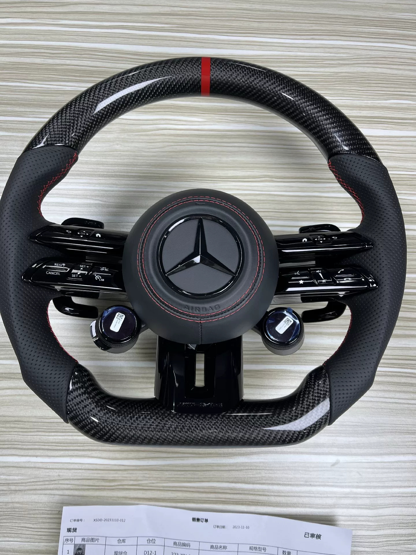Volante de fibra de carbono AMG com disco de controle por toque OLED (botão rotativo) da Mercedes-Benz W205/W213/W222