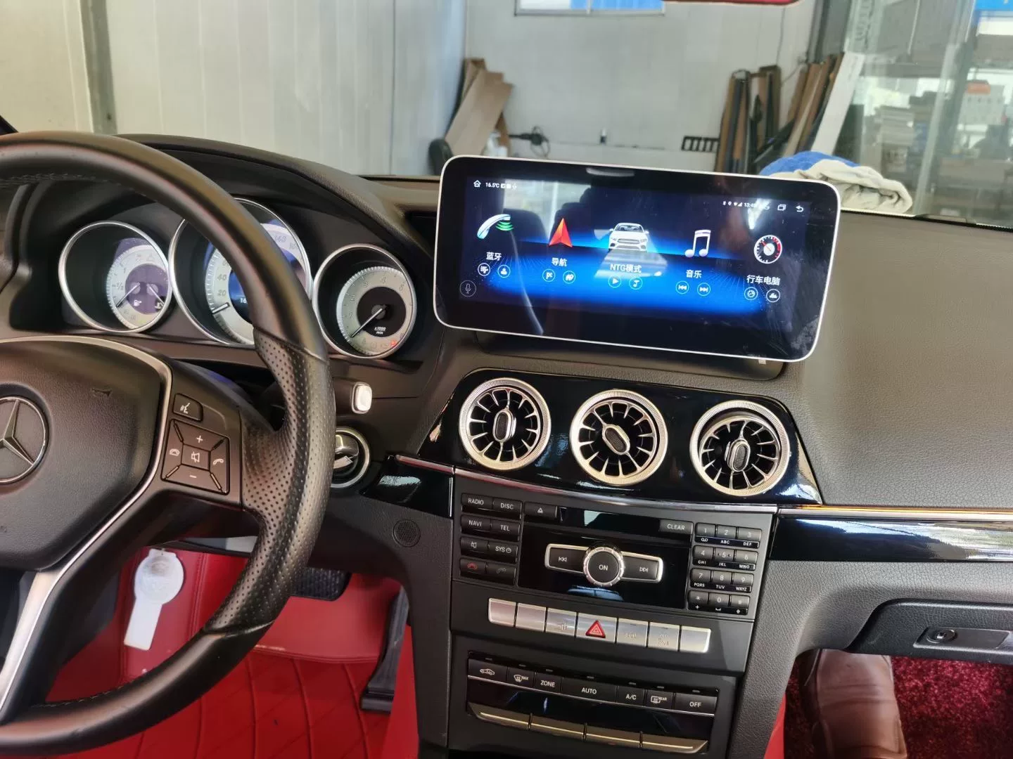 Kit de Modernização do Interior da Mercedes-Benz Classe E (W207) – Infotainment Android, Painel de Instrumentos Digital e Controles de Climatização Premium