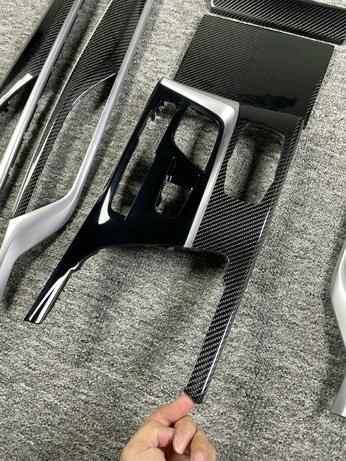 Kit de molduras interiores de fibra de carbono seco para BMW Serie 5 G30/G38 y M5 F90 – Paneles de repuesto modificados según el OEM