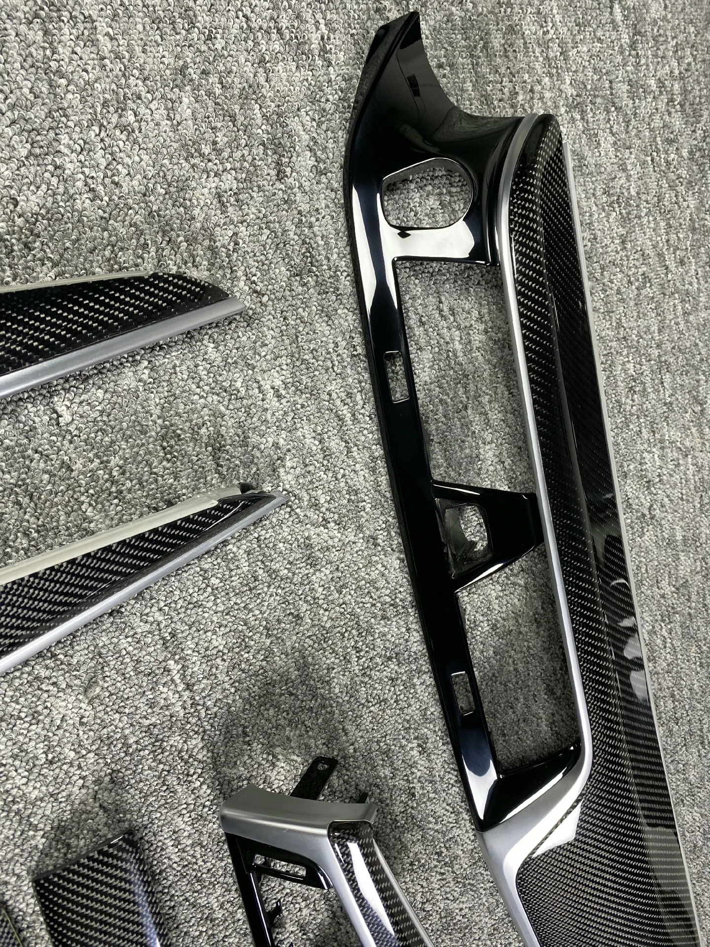 Kit de molduras interiores de fibra de carbono seco para BMW Serie 5 G30/G38 y M5 F90 – Paneles de repuesto modificados según el OEM