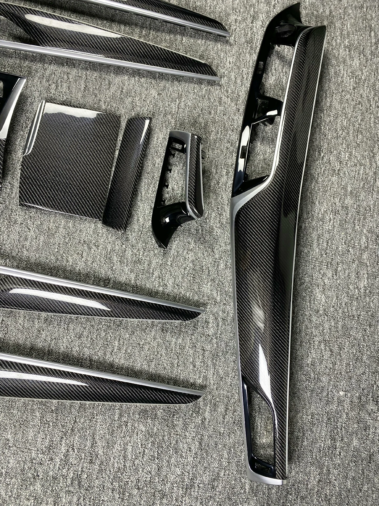 Kit de molduras interiores de fibra de carbono seco para BMW Serie 5 G30/G38 y M5 F90 – Paneles de repuesto modificados según el OEM