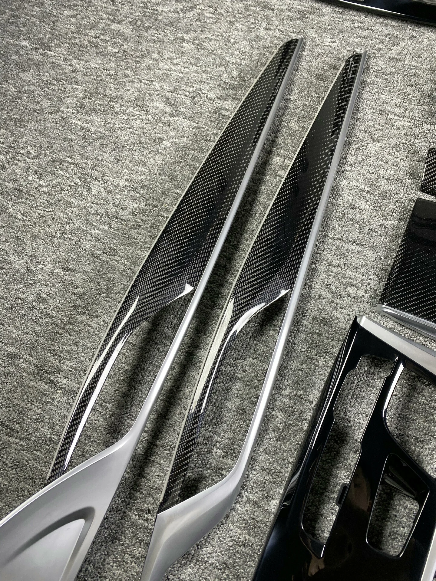 Kit de molduras interiores de fibra de carbono seco para BMW Serie 5 G30/G38 y M5 F90 – Paneles de repuesto modificados según el OEM