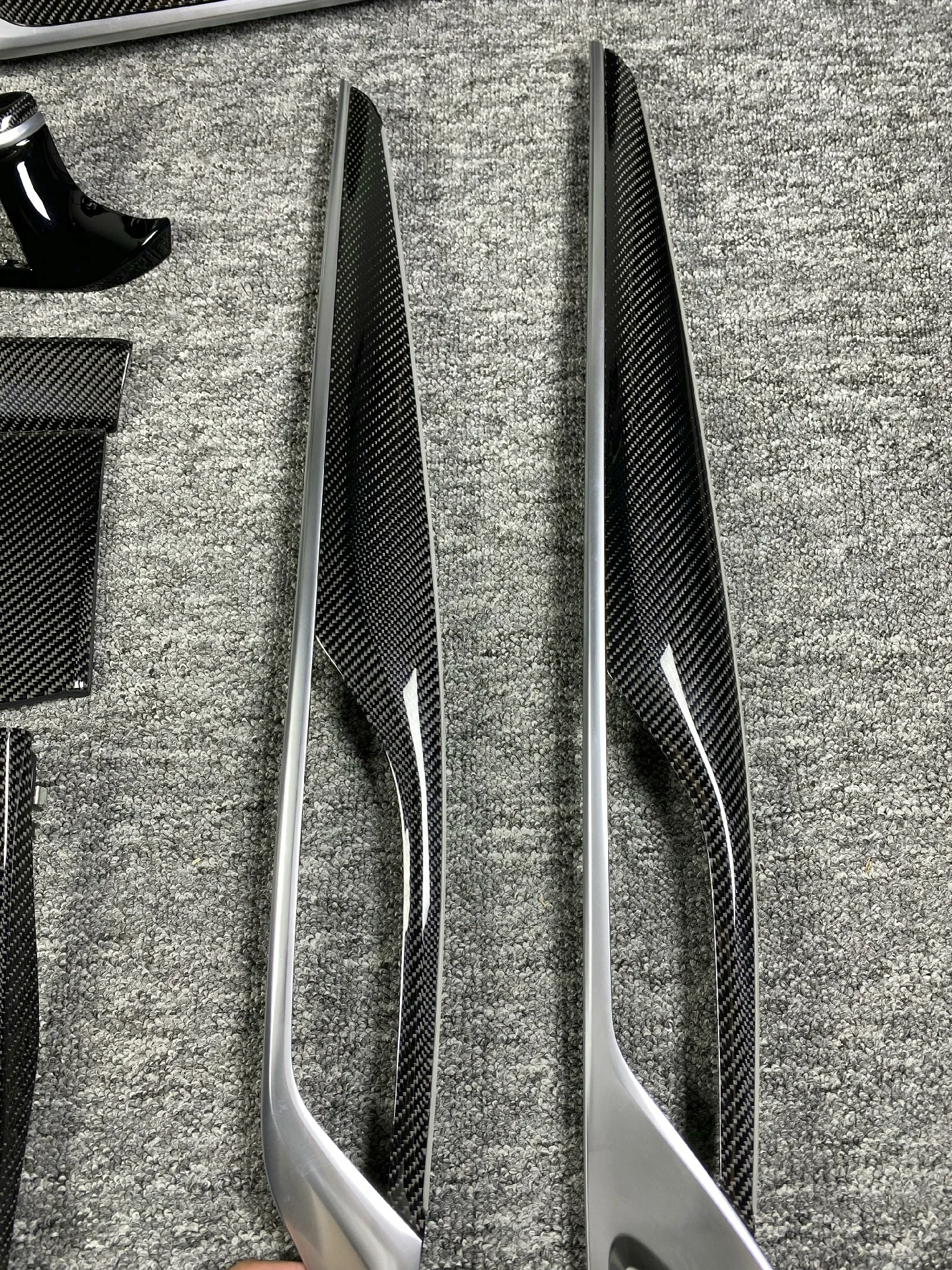 Kit de molduras interiores de fibra de carbono seco para BMW Serie 5 G30/G38 y M5 F90 – Paneles de repuesto modificados según el OEM
