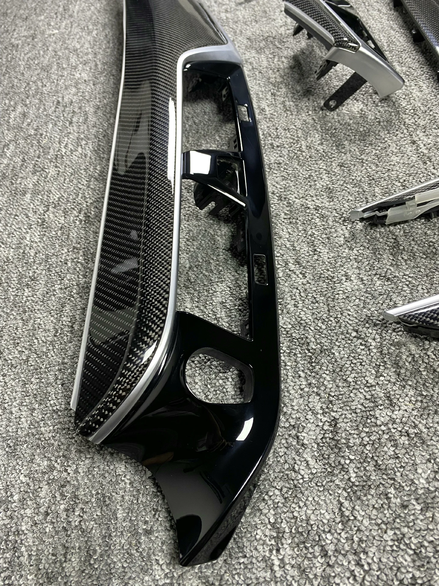 Kit de molduras interiores de fibra de carbono seco para BMW Serie 5 G30/G38 y M5 F90 – Paneles de repuesto modificados según el OEM