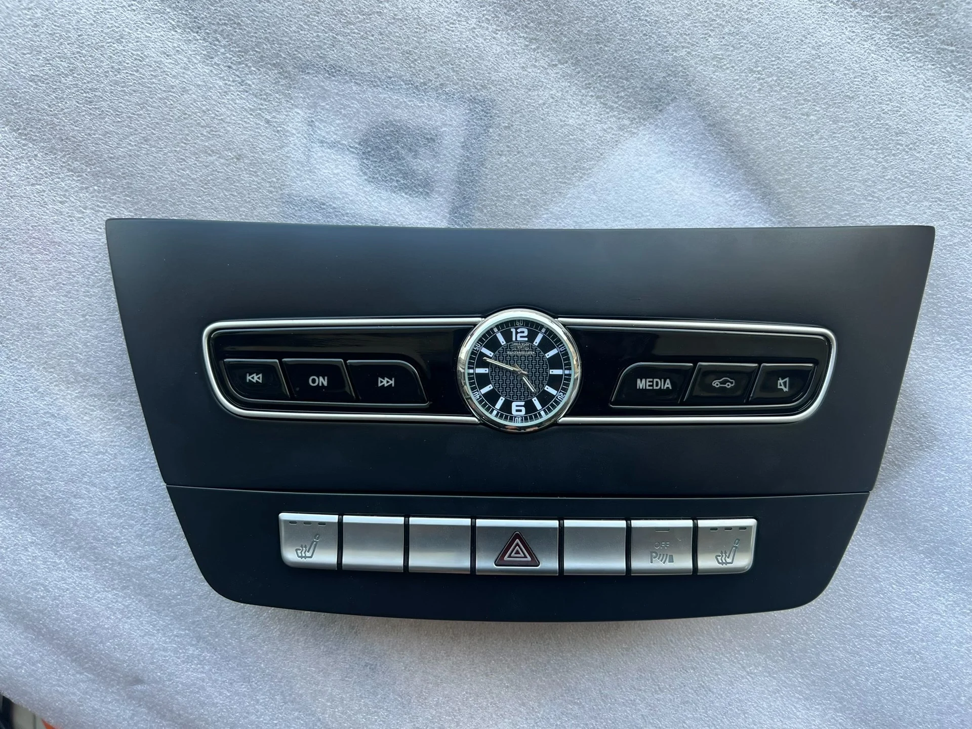 Substituição moderna do painel de relógio LED para o painel do Mercedes-Benz – atualização elegante para os modelos CLS, Classe E, Classe C, GLA, GLC (antigo GLK), GLE, SLK e ML