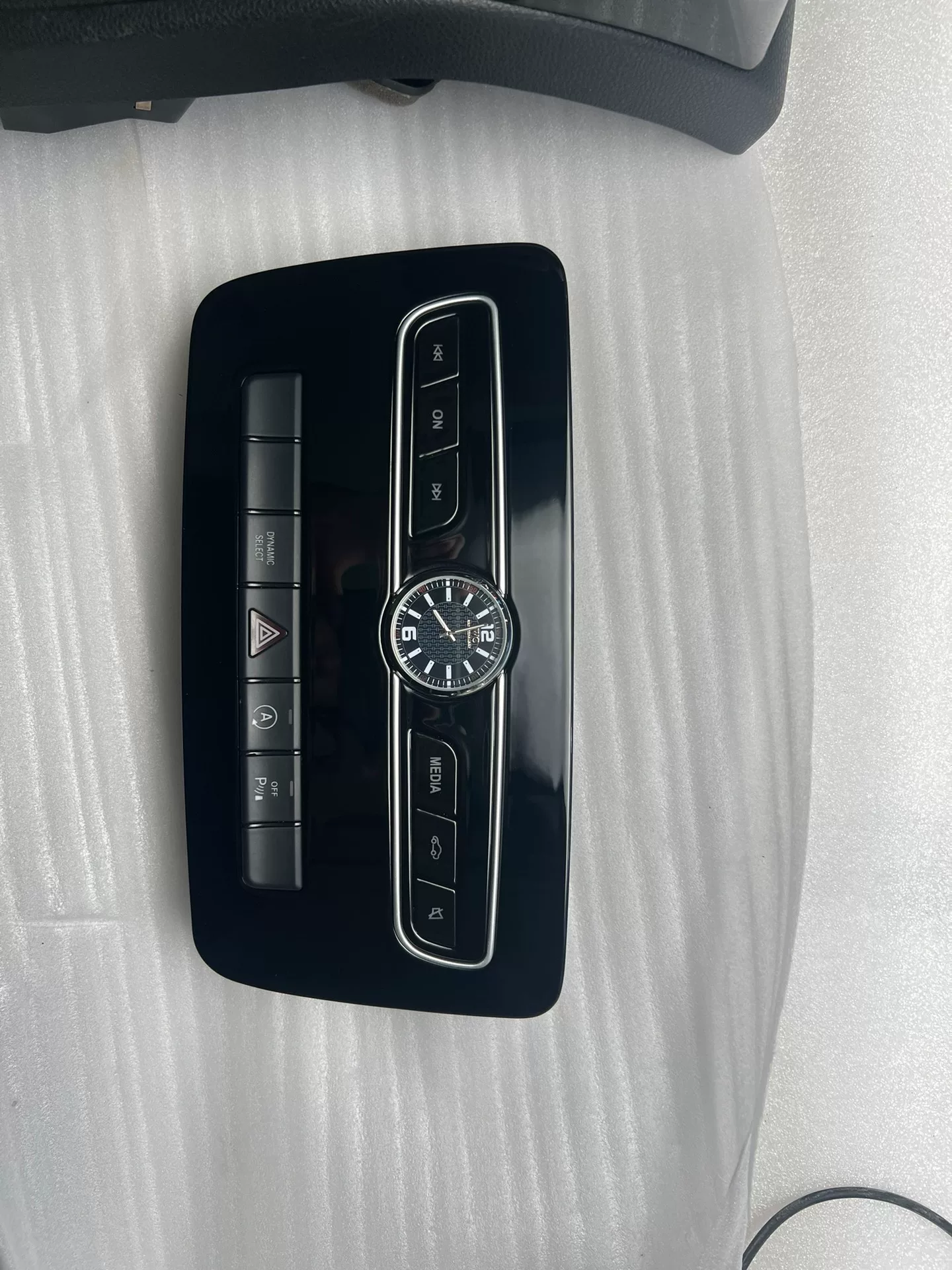 Substituição moderna do painel de relógio LED para o painel do Mercedes-Benz – atualização elegante para os modelos CLS, Classe E, Classe C, GLA, GLC (antigo GLK), GLE, SLK e ML