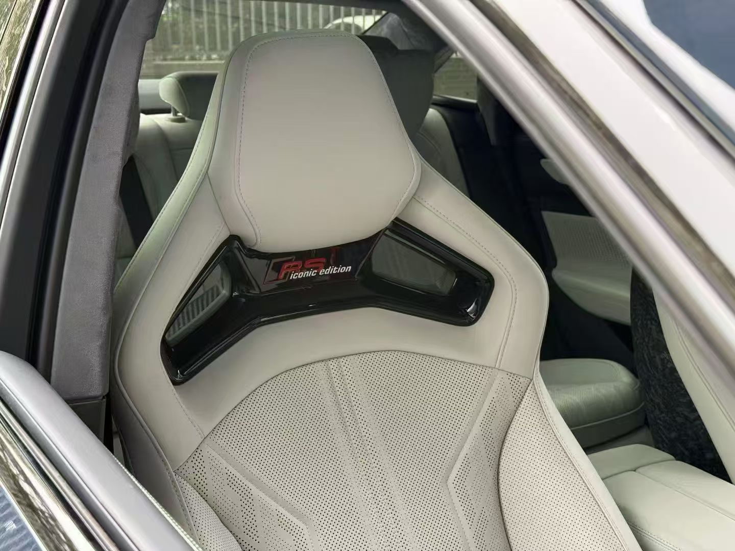 Audi GT Track Edition All-Carbon-Fiber Seats