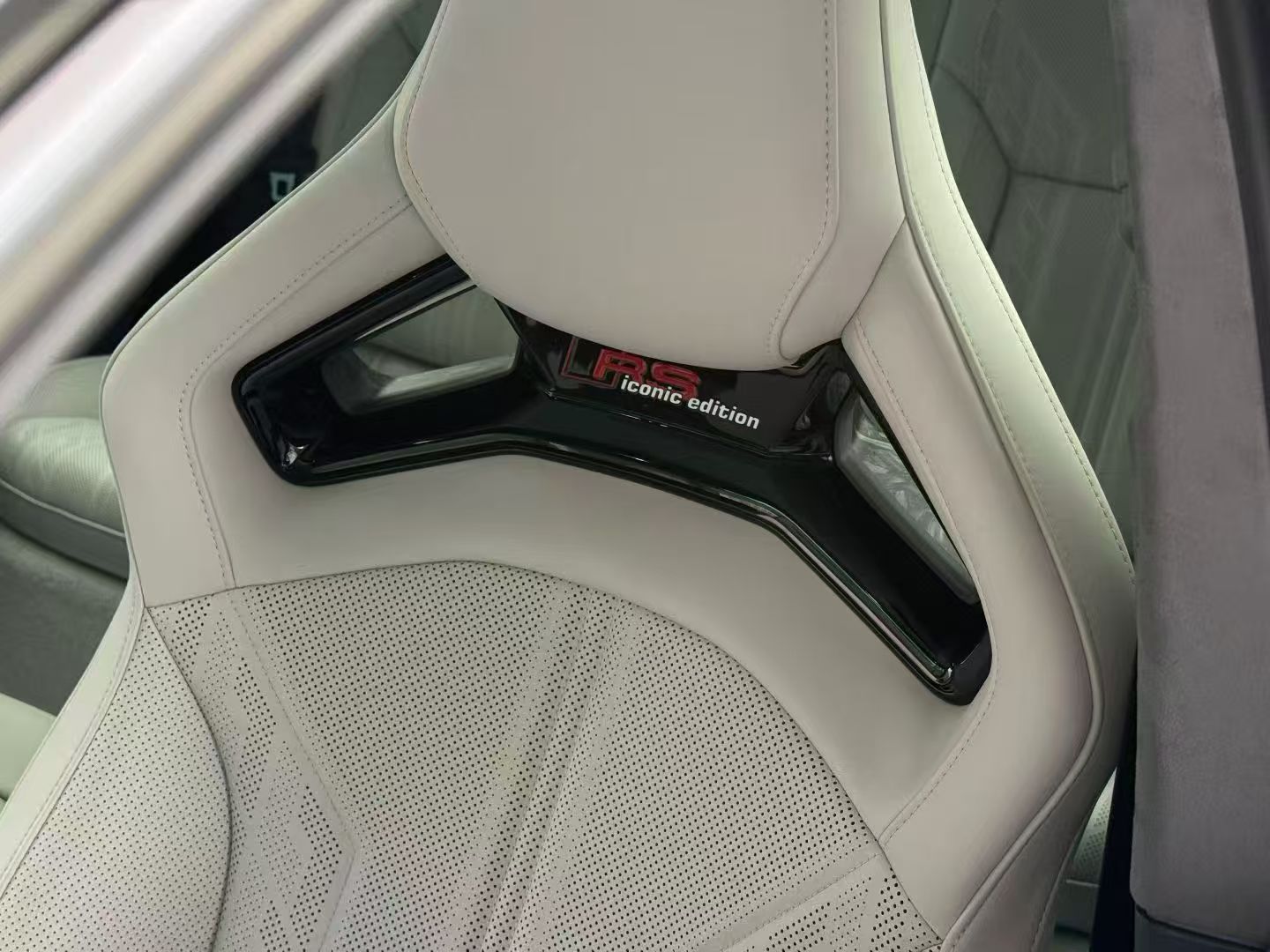 Audi GT Track Edition All-Carbon-Fiber Seats