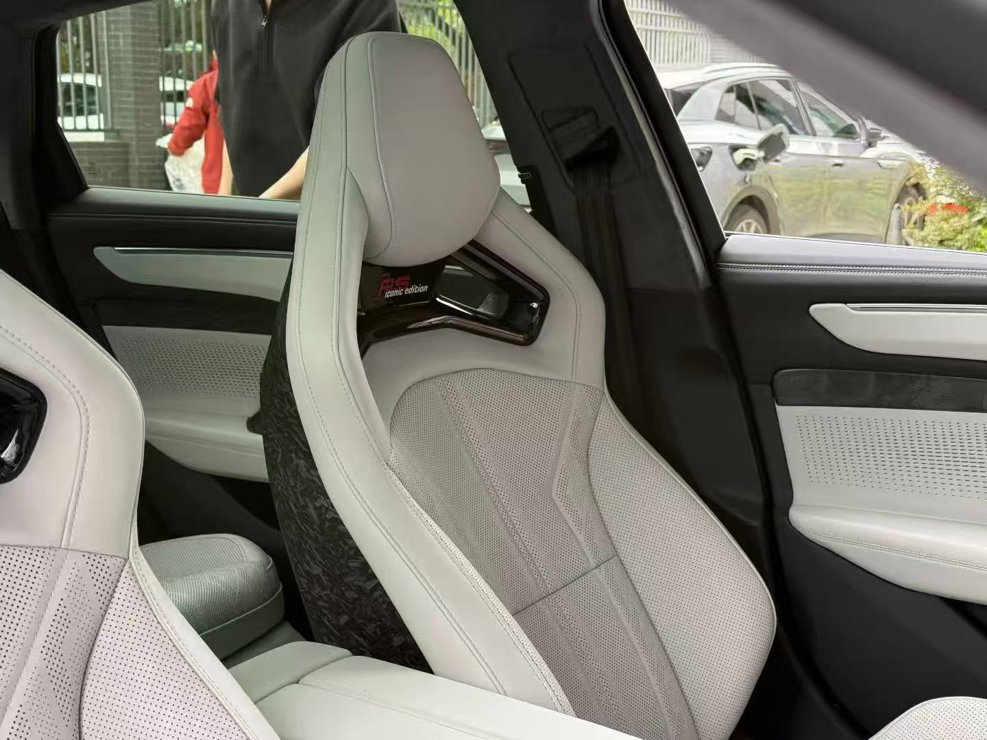 Audi GT Track Edition All-Carbon-Fiber Seats