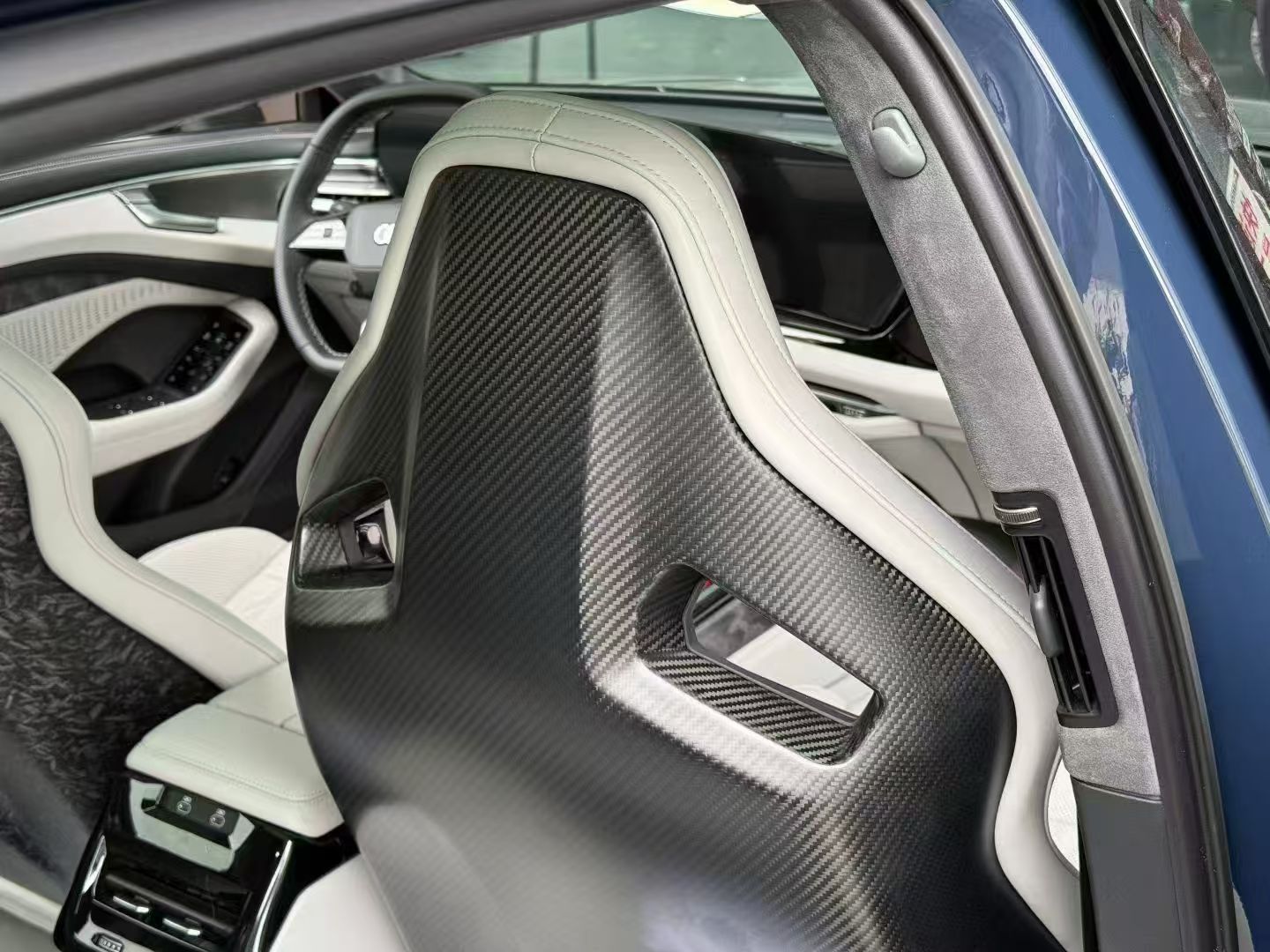 Audi GT Track Edition All-Carbon-Fiber Seats