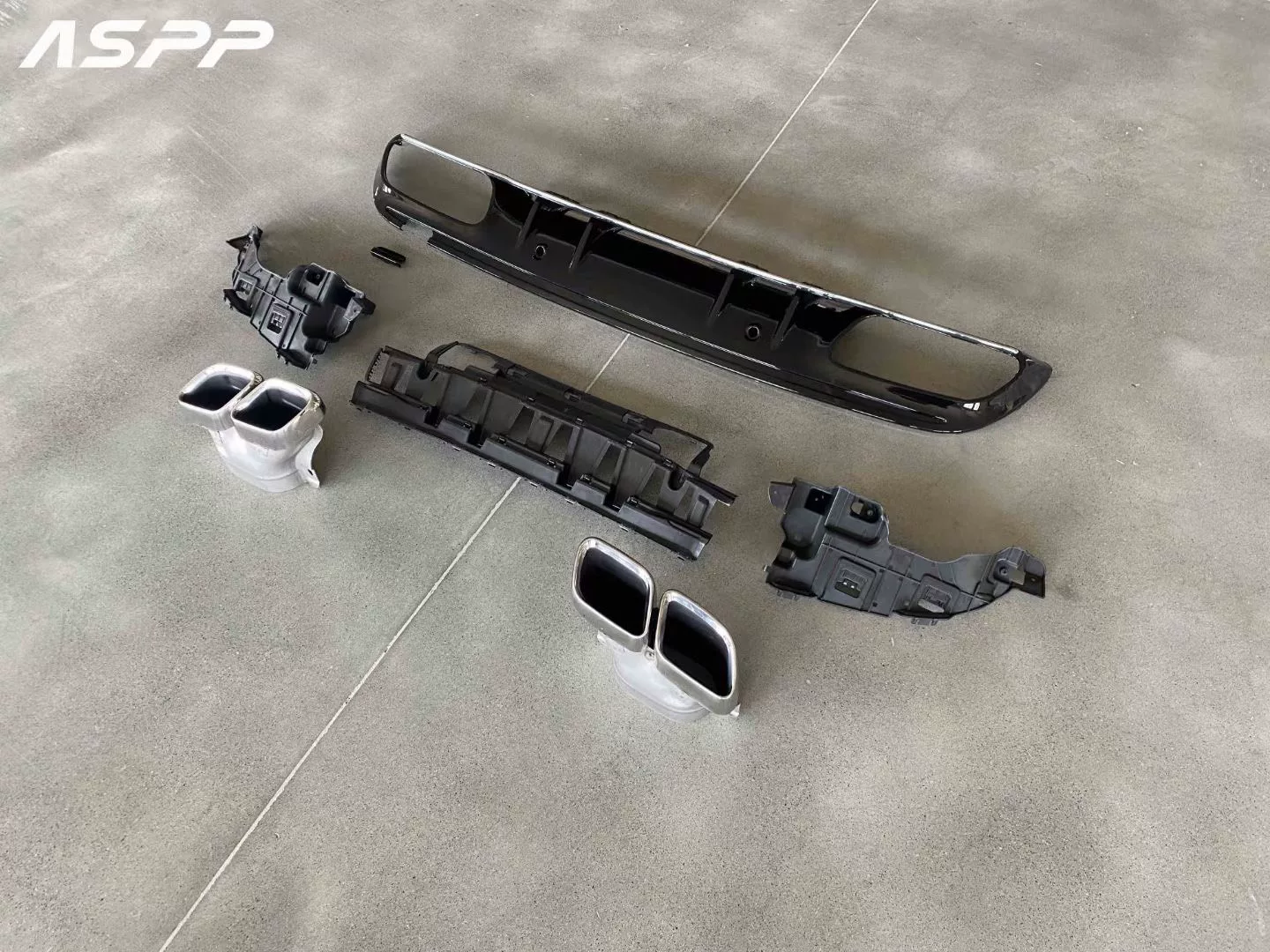 W205 Mercedes-Benz C-Class C63-Style Rear Diffuser & Dual Exhaust Tips Kit