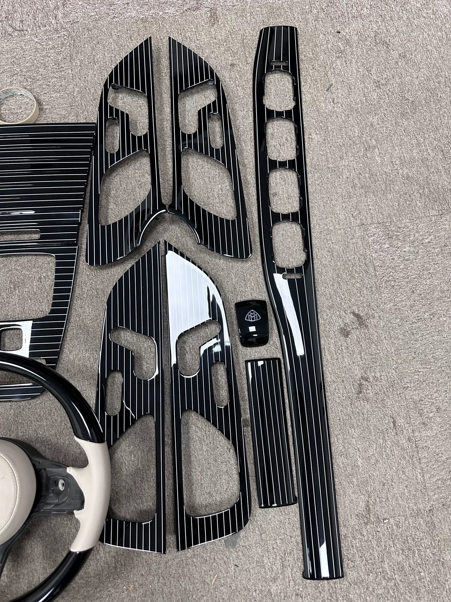 Painéis de acabamento em preto piano escovado de luxo para Mercedes-Benz GLE, GLS e Maybach (W167 Plataforma)