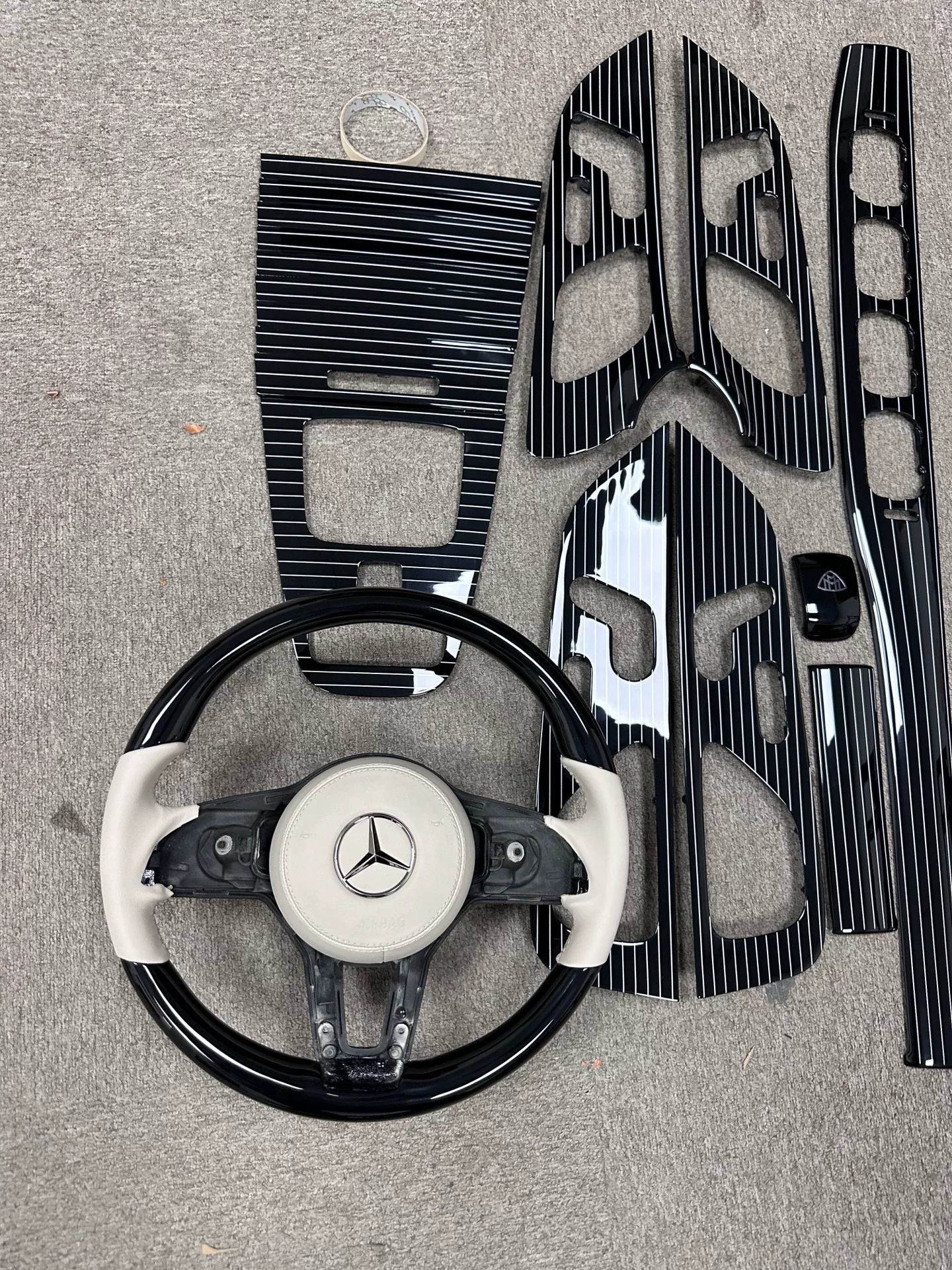 Painéis de acabamento em preto piano escovado de luxo para Mercedes-Benz GLE, GLS e Maybach (W167 Plataforma)