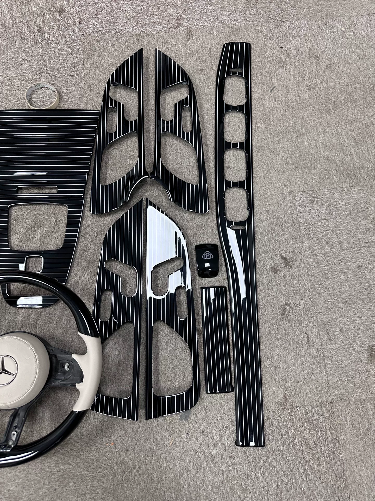 Painéis de acabamento em preto piano escovado de luxo para Mercedes-Benz GLE, GLS e Maybach (W167 Plataforma)