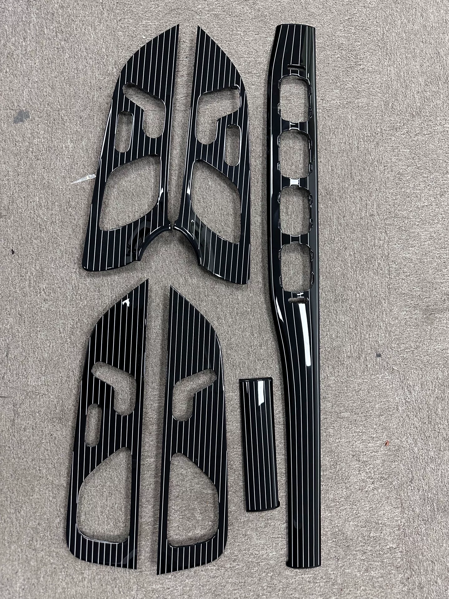 Painéis de acabamento em preto piano escovado de luxo para Mercedes-Benz GLE, GLS e Maybach (W167 Plataforma)